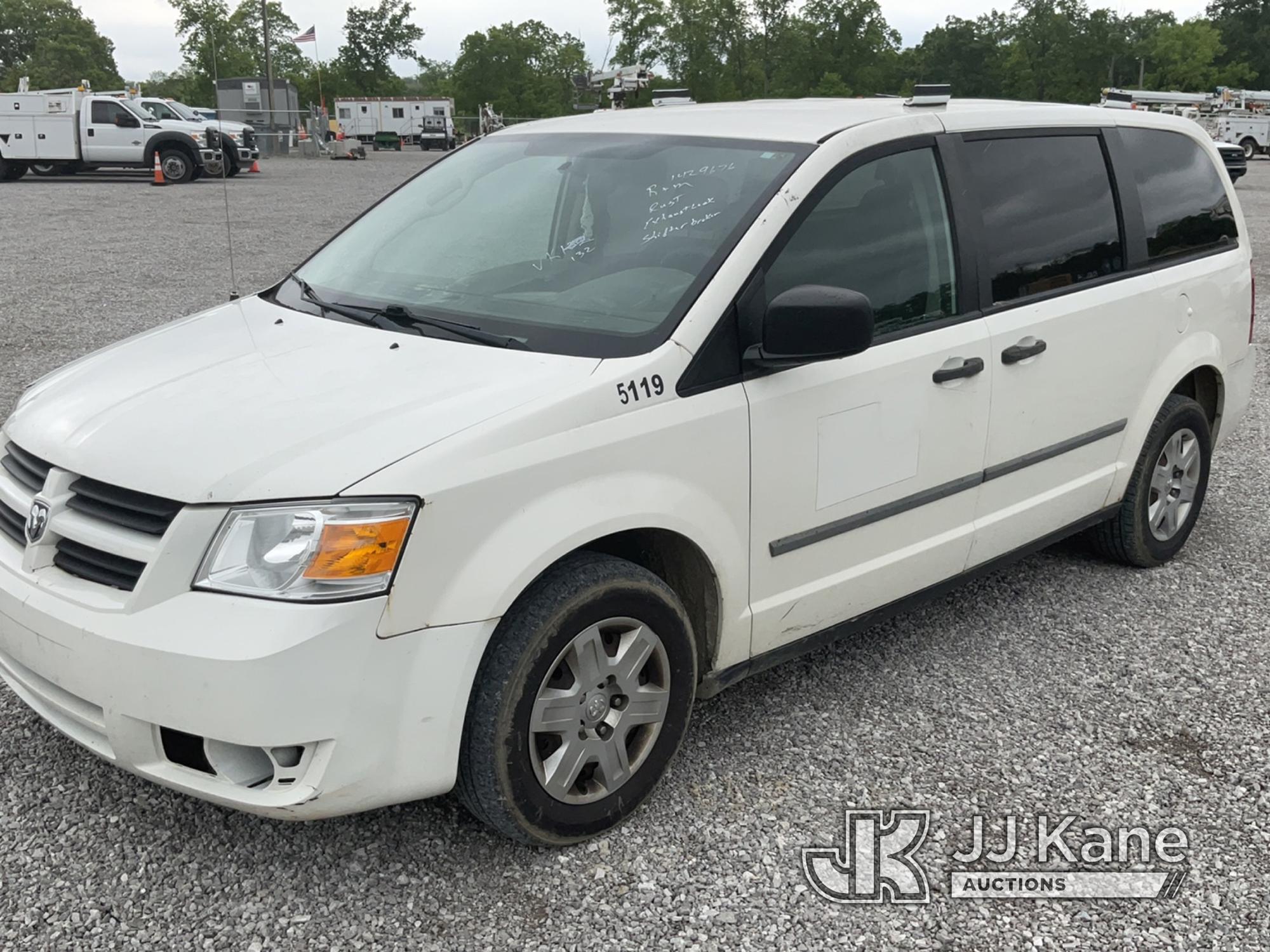 (Verona, KY) 2010 Dodge Grand Caravan Van Runs & Moves) (Rust Damage, Exhaust Leak, Shifter Knob Mis