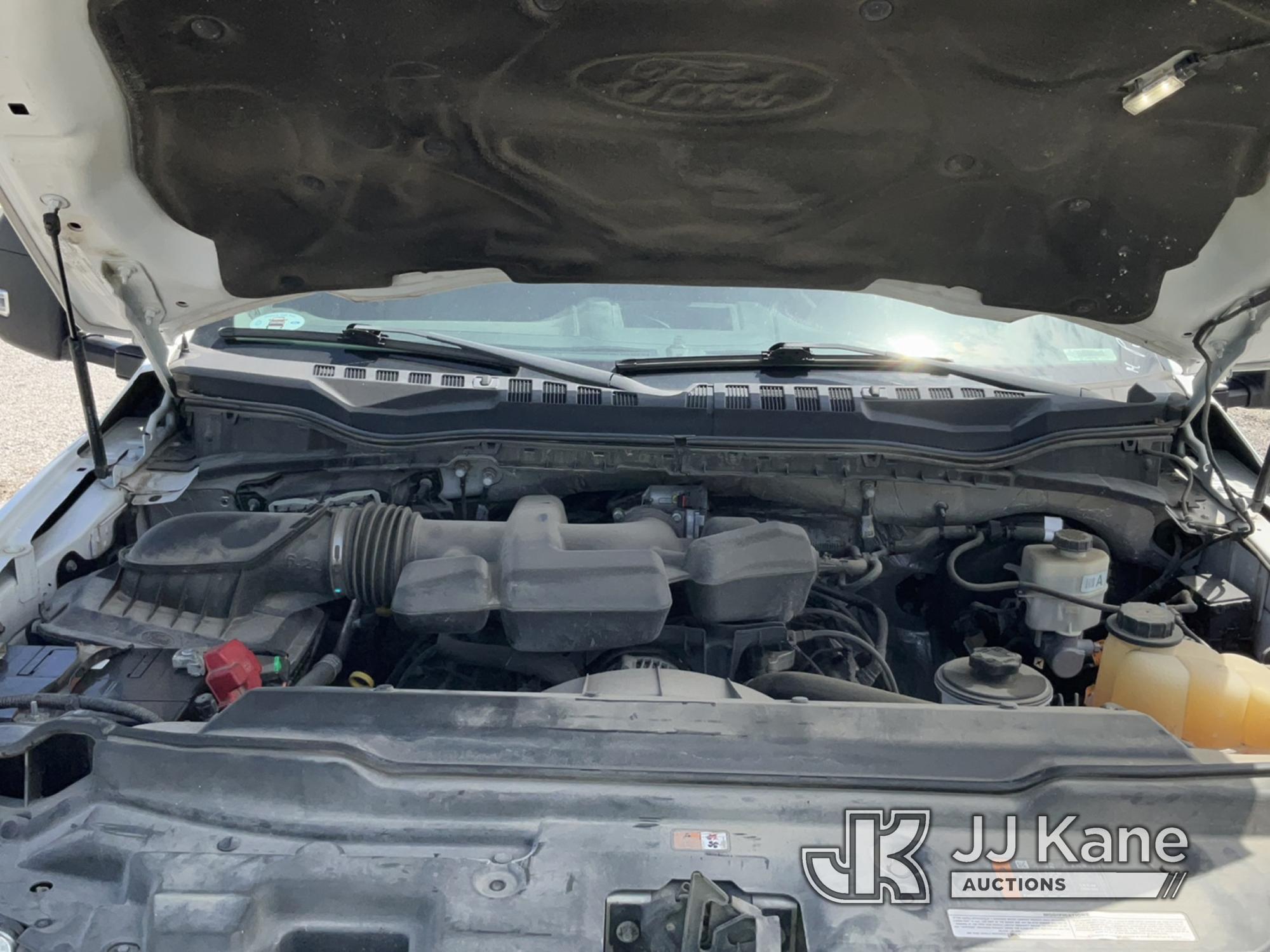 (Verona, KY) 2017 Ford F250 4x4 Crew-Cab Pickup Truck Runs & Moves) (Center Console Removed) (Duke U