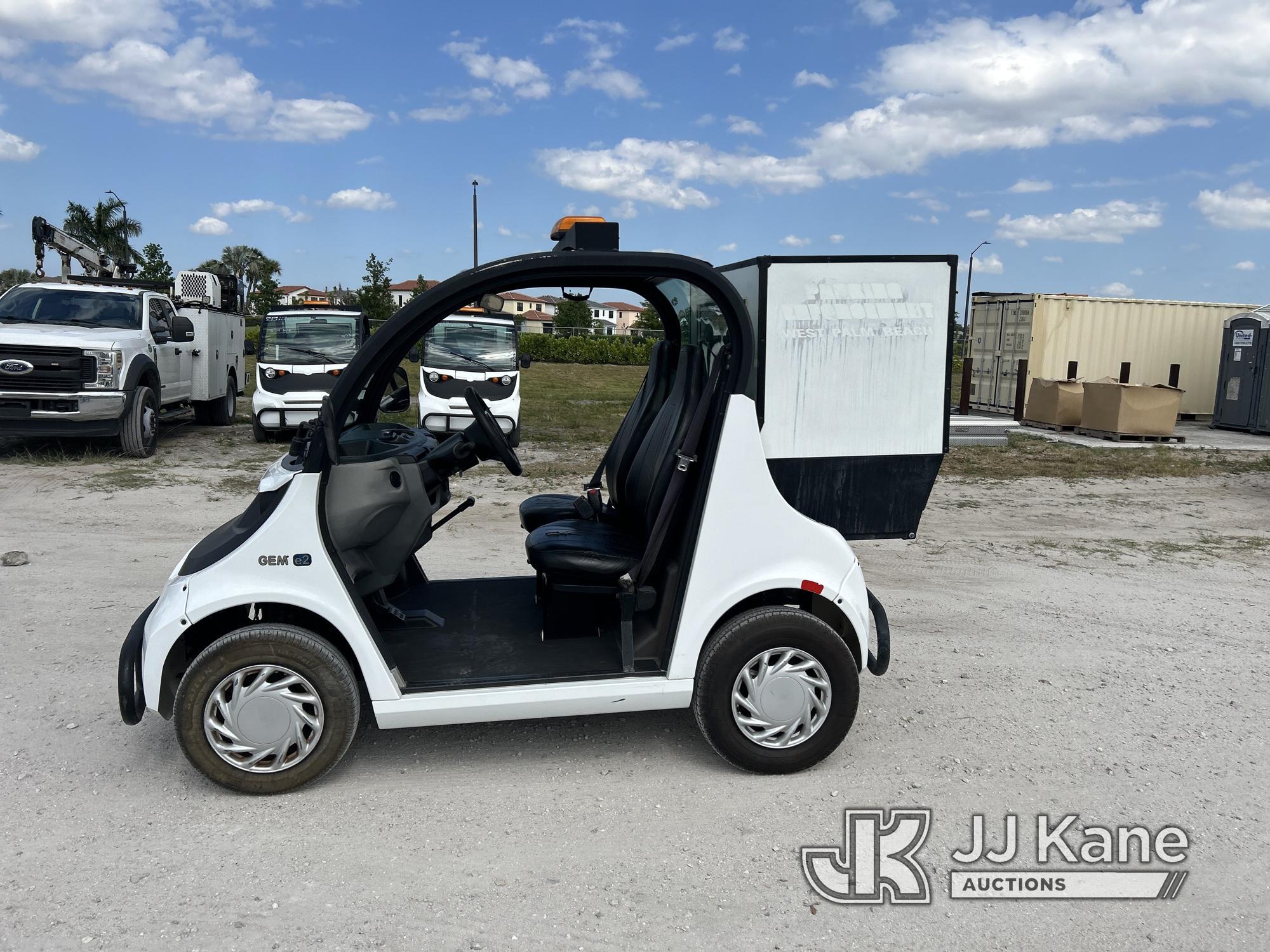 (Westlake, FL) 2017 GEM E2 Golf Cart (Runs & Moves) (Seller States Lithium Battery Upgrade)(FL Resid