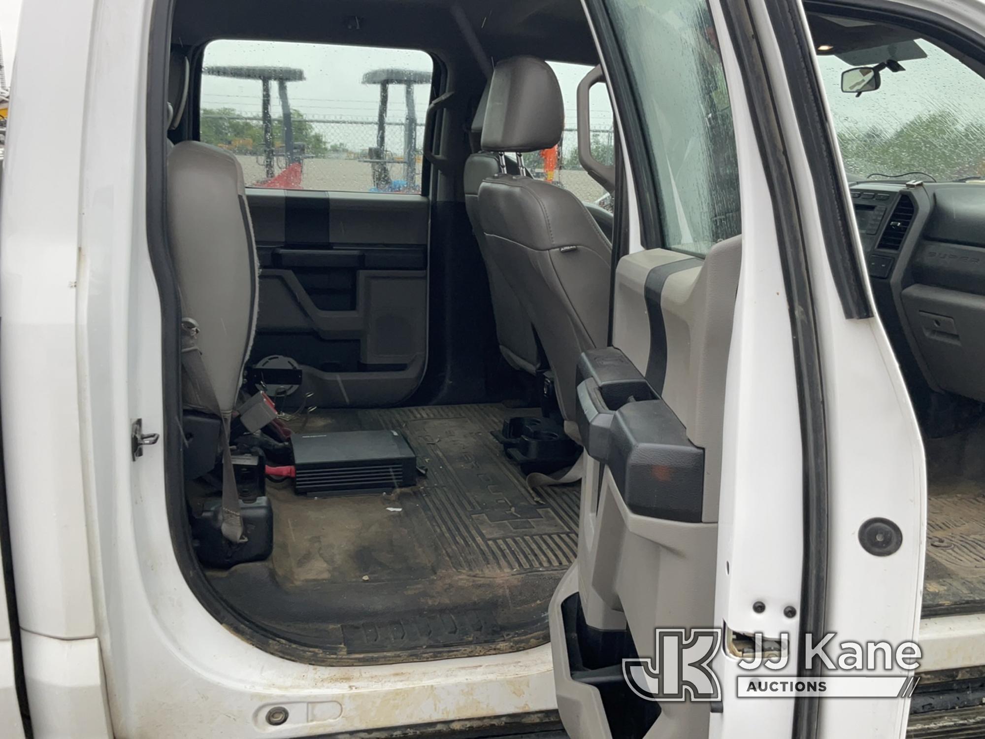 (Verona, KY) 2018 Ford F250 4x4 Crew-Cab Pickup Truck Runs & Moves) (Check Engine Light On, Exhaust