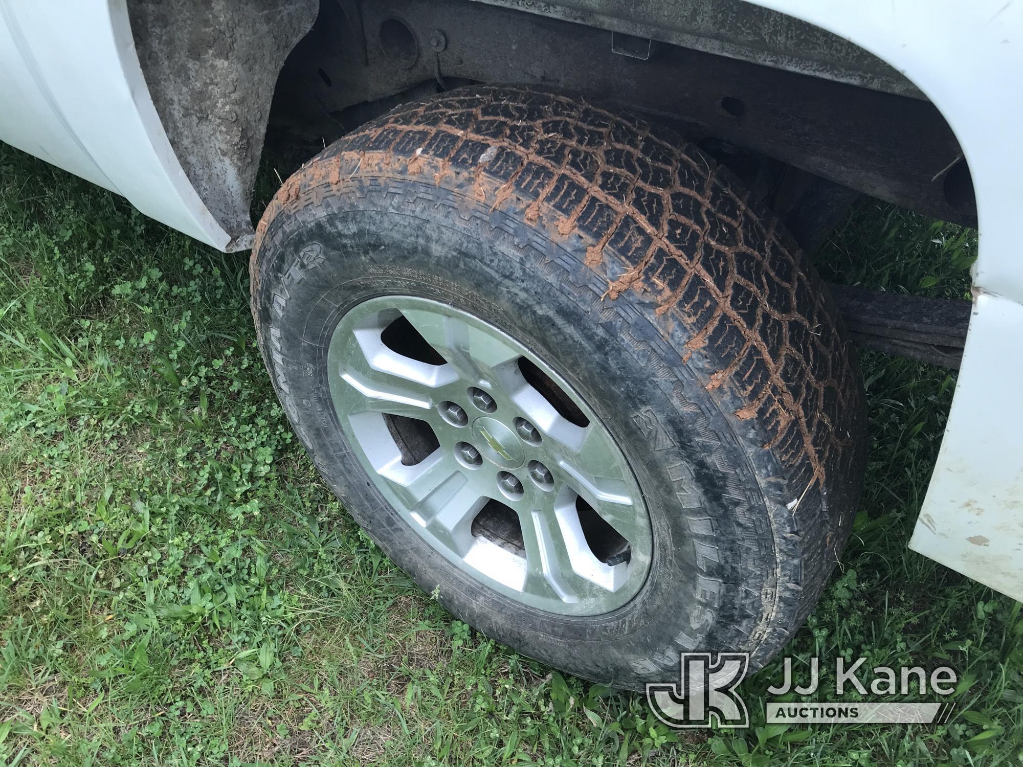 (Kodak, TN) 2011 Chevrolet Silverado 1500 4x4 Extended-Cab Pickup Truck Runs & Moves) (Engine Knocks