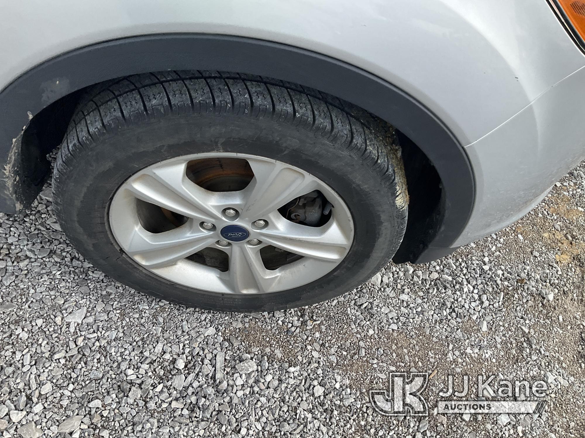 (Verona, KY) 2015 Ford Escape 4x4 4-Door Sport Utility Vehicle Runs & Moves) (Check Engine Light On)