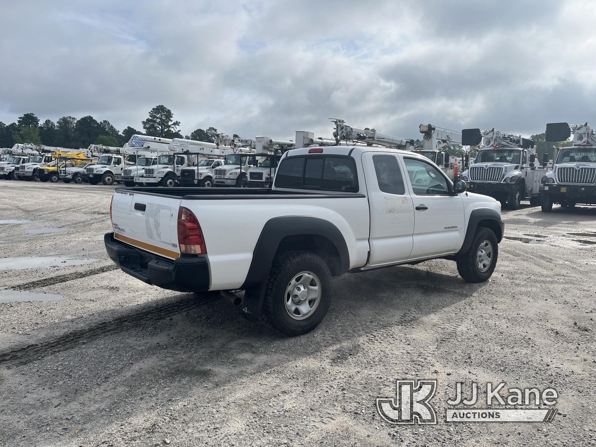(Chester, VA) 2015 Toyota Tacoma 4x4 Extended-Cab Pickup Truck Runs & Moves) (Maint Required Light O