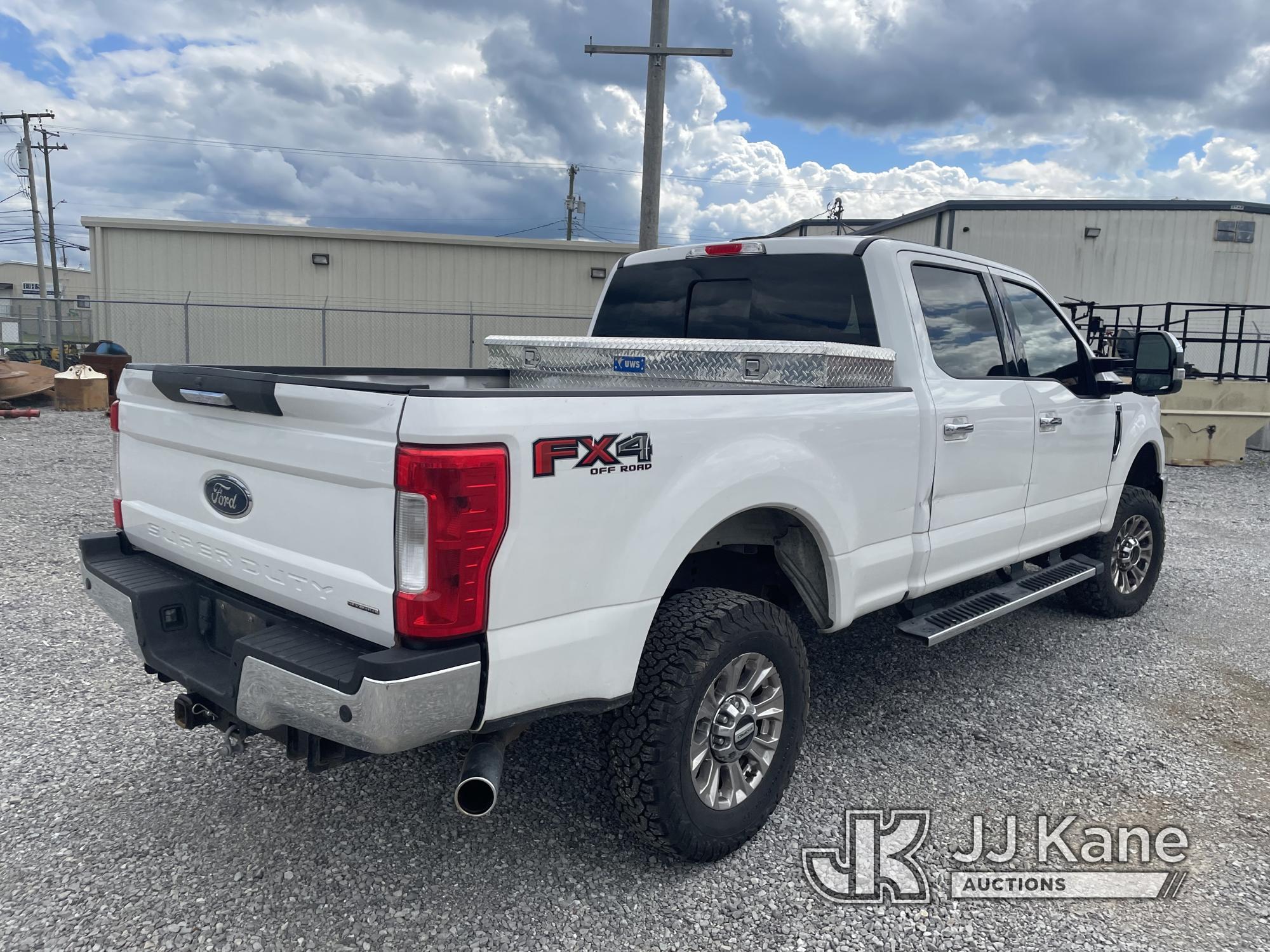 (Chattanooga, TN) 2017 Ford F250 4x4 Crew-Cab Pickup Truck Runs & Moves) (Check Engine Light On, TPS