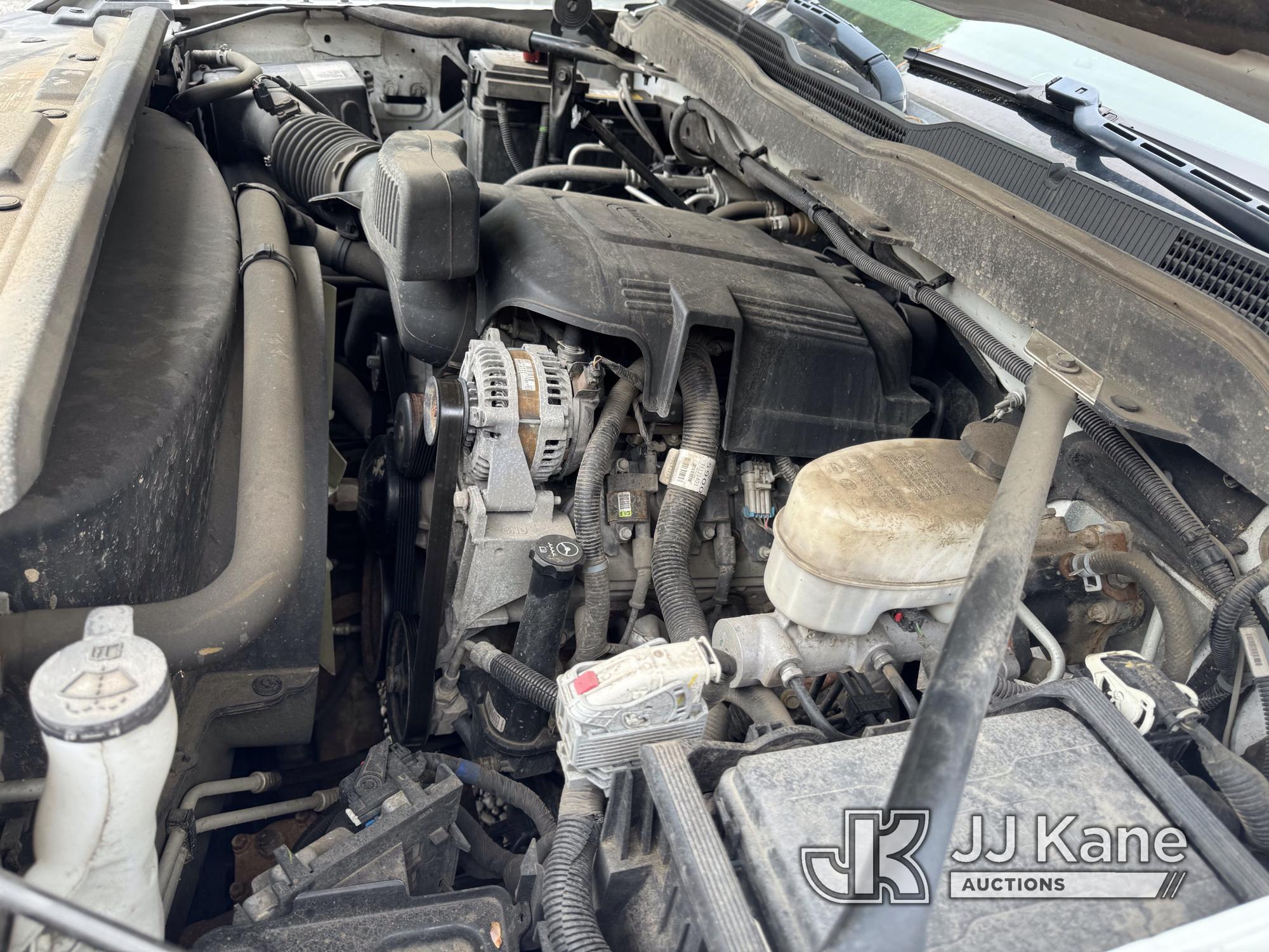 (Hanover, WV) 2019 Chevrolet Silverado 2500HD 4x4 Crew-Cab Pickup Truck Runs) (Wrecked, Airbags Depl