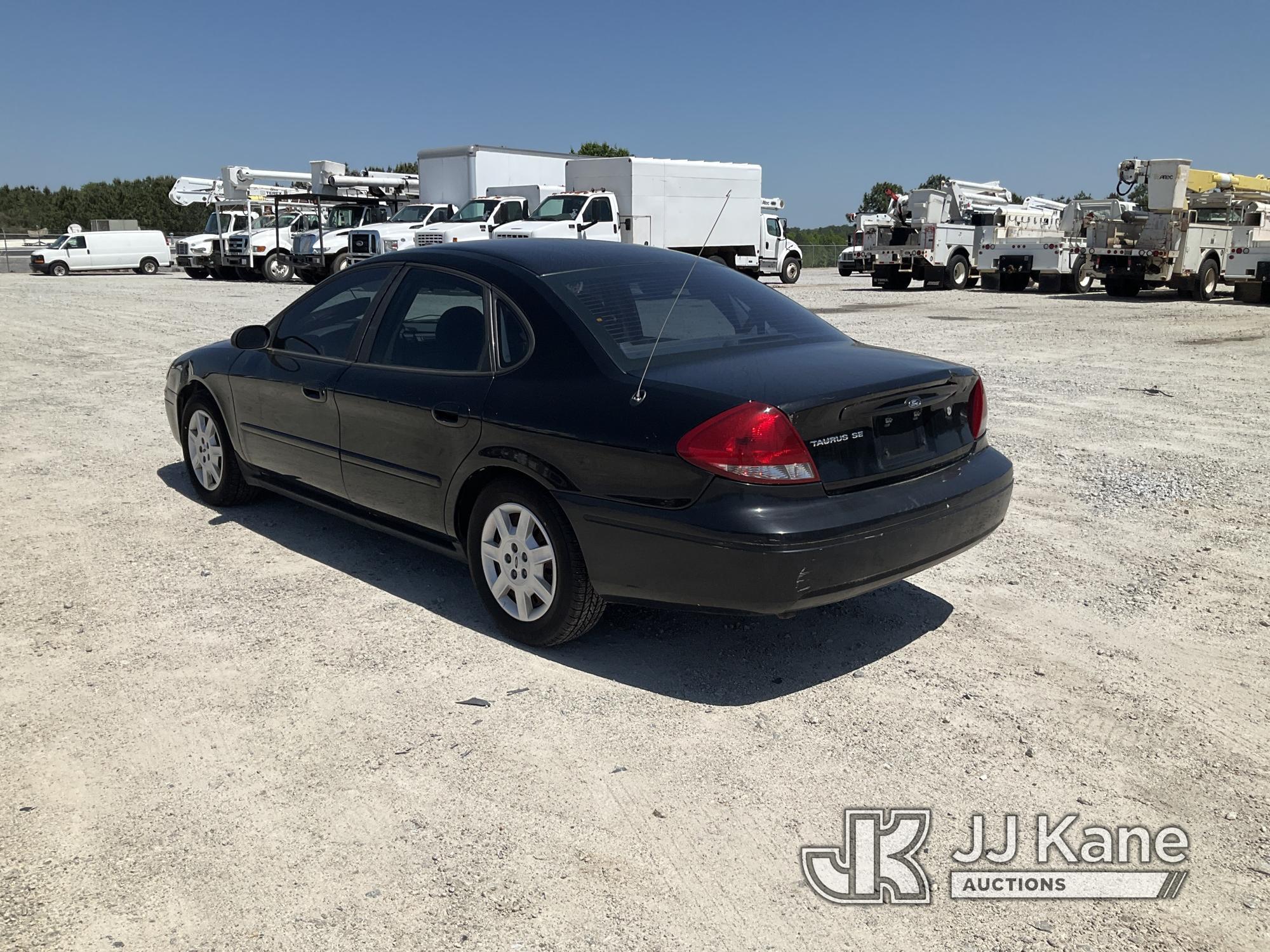 (Villa Rica, GA) 2007 Ford Taurus 4-Door Sedan Runs & Moves) (Jump To Start, Body Damage