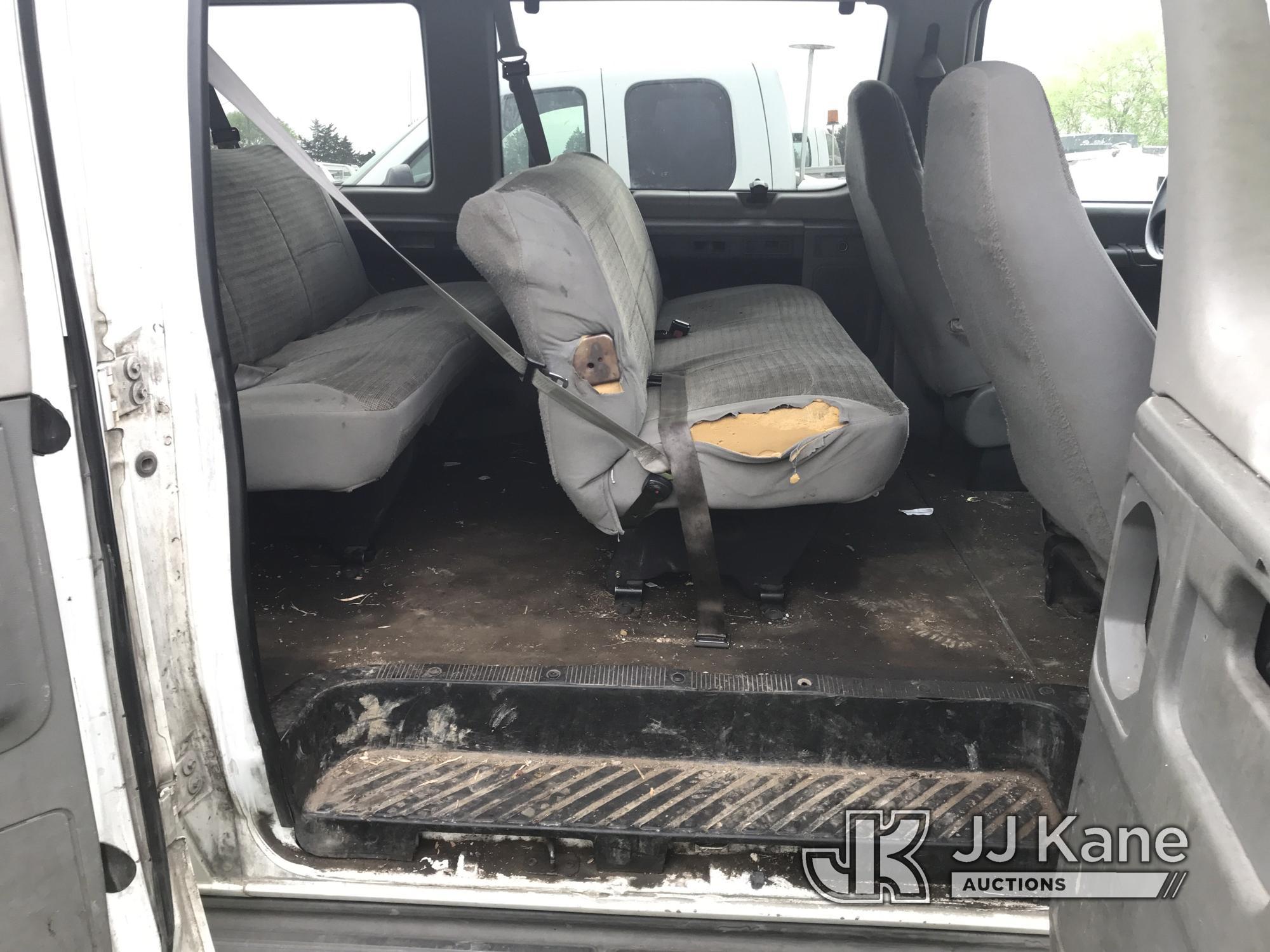 (Kodak, TN) 2004 Ford E350 Passenger Van Runs & Moves) (