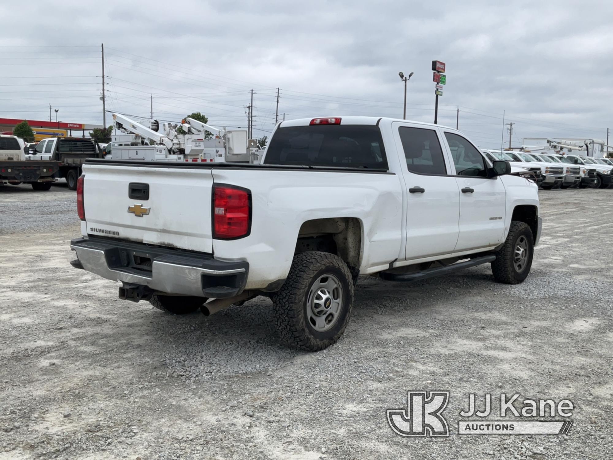 (Villa Rica, GA) 2018 Chevrolet Silverado 2500HD 4x4 Crew-Cab Pickup Truck Runs With Jump Pack & Mov