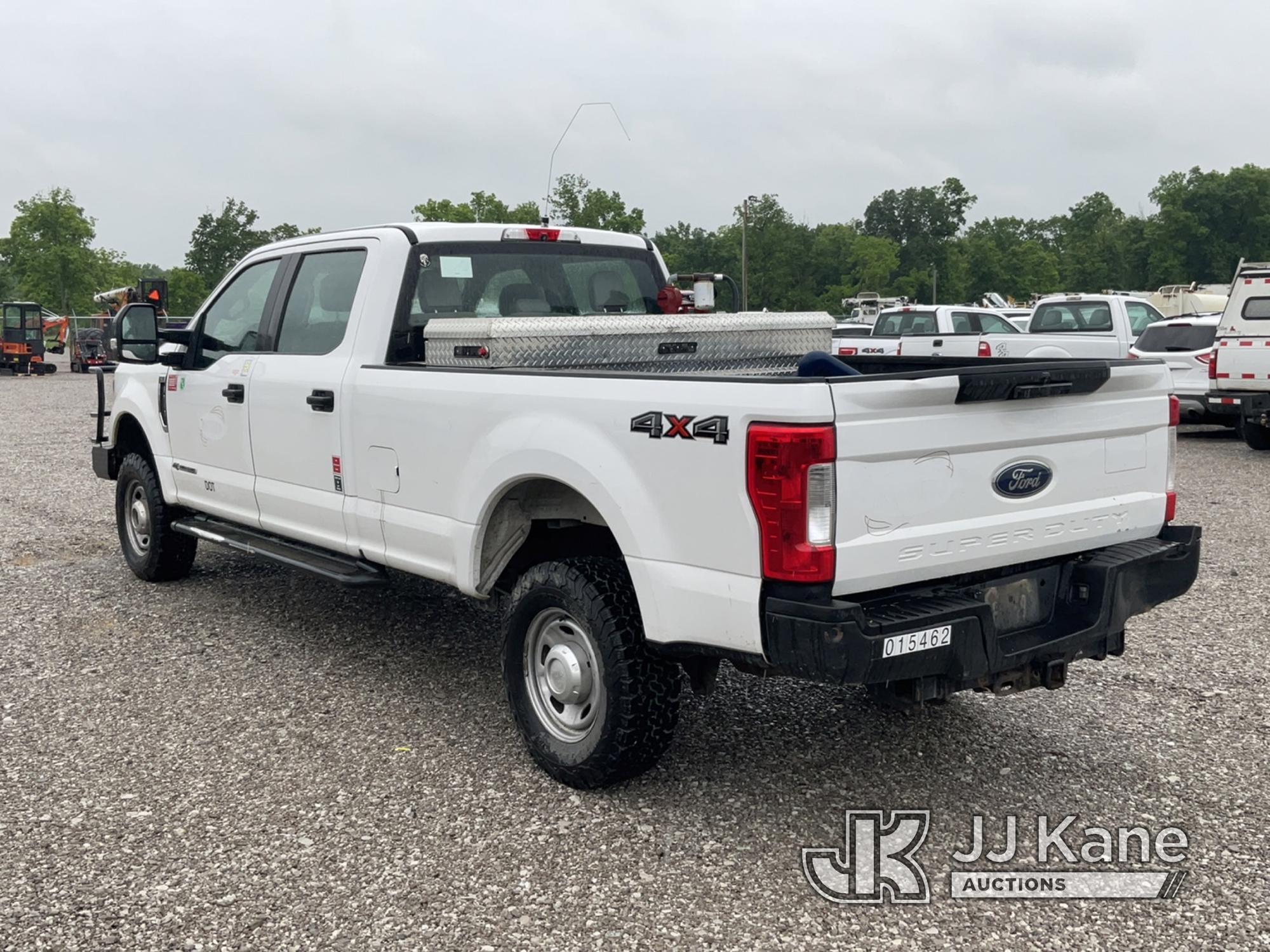 (Verona, KY) 2018 Ford F250 4x4 Crew-Cab Pickup Truck Runs & Moves) (Check Engine Light On, Exhaust