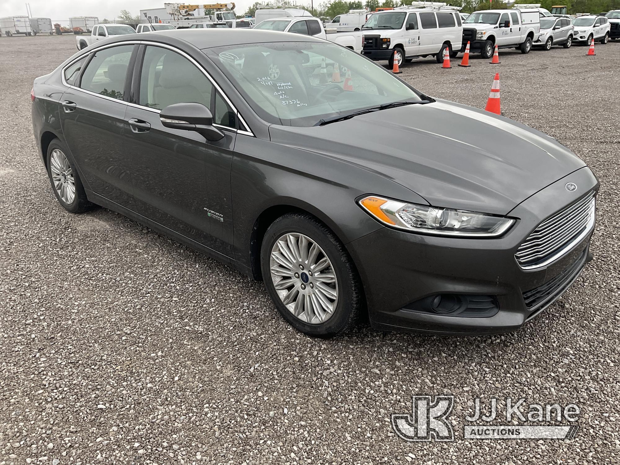 (Verona, KY) 2016 Ford Fusion Energi 4-Door Hybrid Sedan Runs & Moves) (No Charger) (Duke Unit