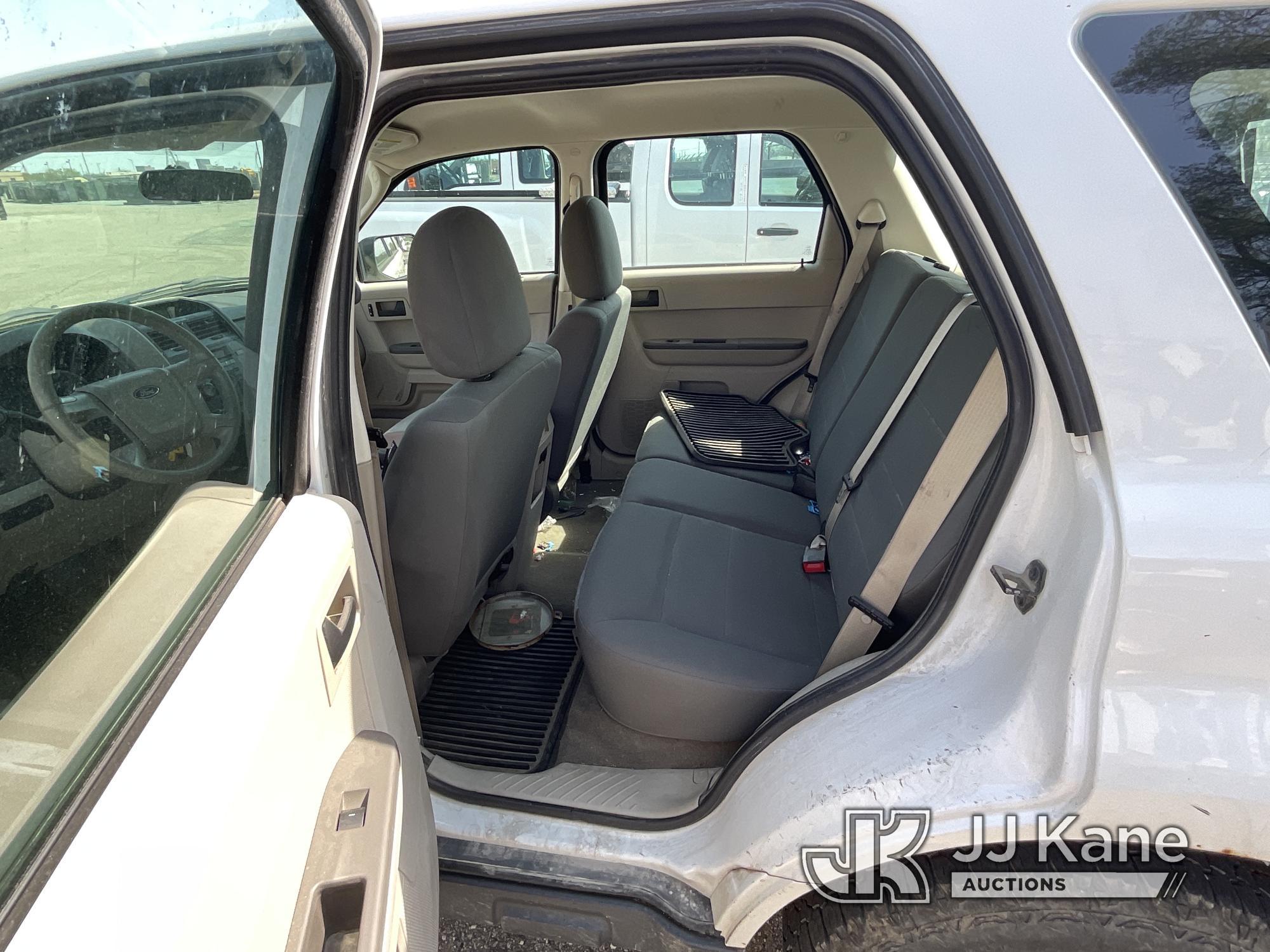 (Verona, KY) 2012 Ford Escape 4x4 4-Door Sport Utility Vehicle Runs) (Does Not Move, Seller Note: Ba