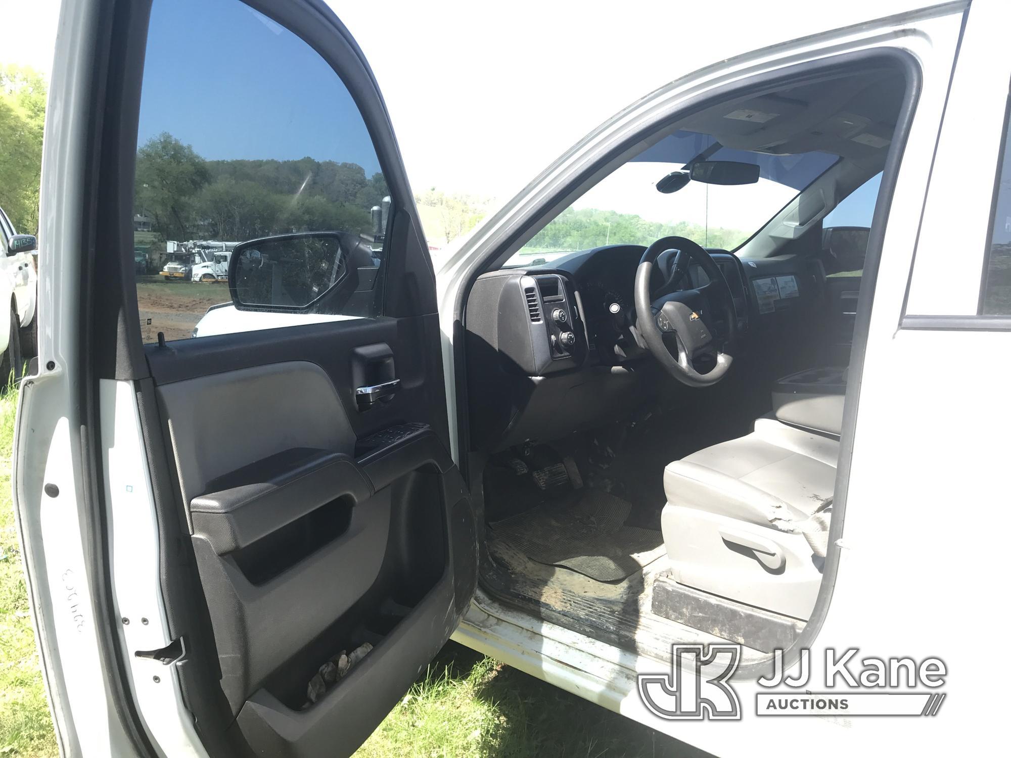 (Kodak, TN) 2016 Chevrolet Silverado 1500 Extended-Cab Pickup Truck Runs & Does Not Move) (Jump To S