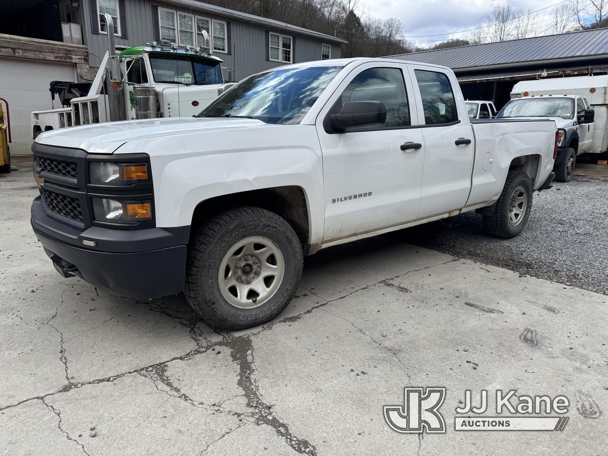 (Hanover, WV) 2015 Chevrolet Silverado 1500 4x4 Extended-Cab Pickup Truck Runs & Does Not Move) (Min