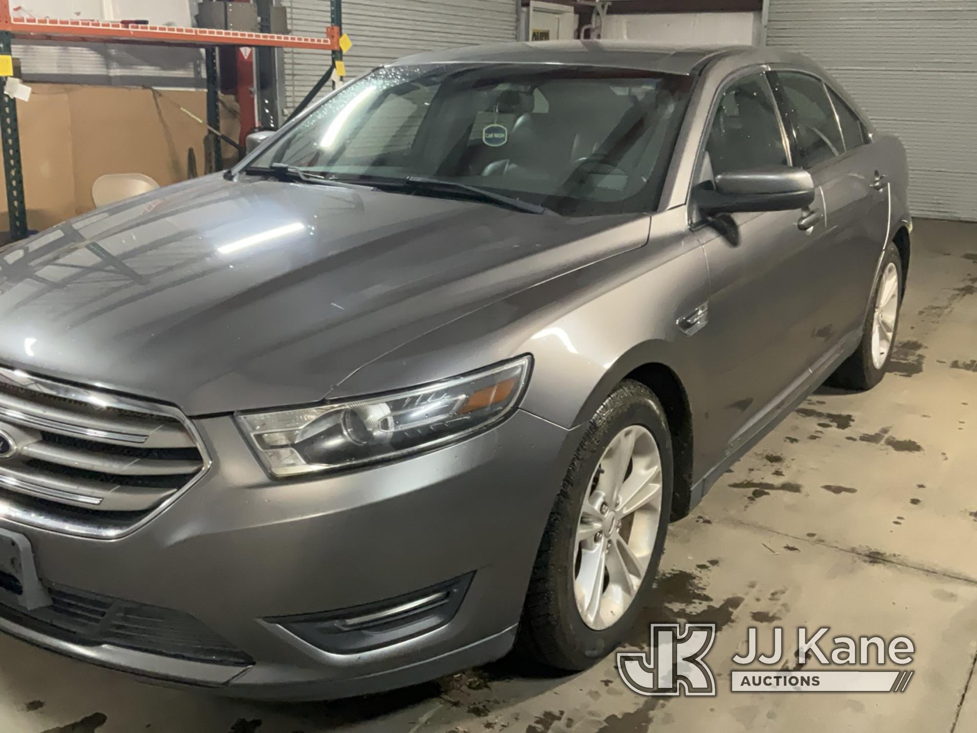 (Florence, SC) 2014 Ford Taurus 4-Door Sedan Runs & Moves) (Check Engine Light On, Check Charging Sy