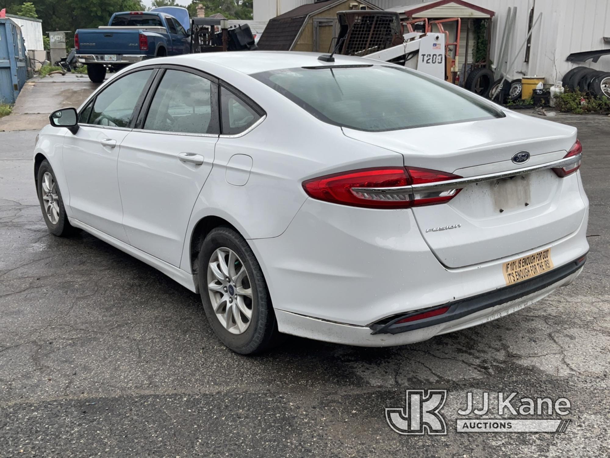 (Ocala, FL) 2017 Ford Fusion 4-Door Sedan Runs & Moves) (Minor Body Damage