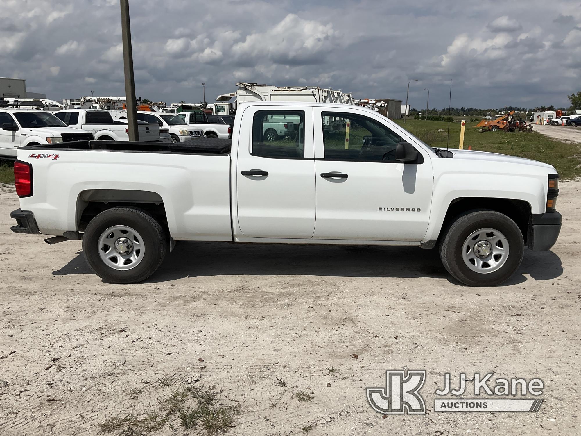 (Westlake, FL) 2014 Chevrolet Silverado 1500 4x4 Extended-Cab Pickup Truck Runs & Moves) (Body Damag