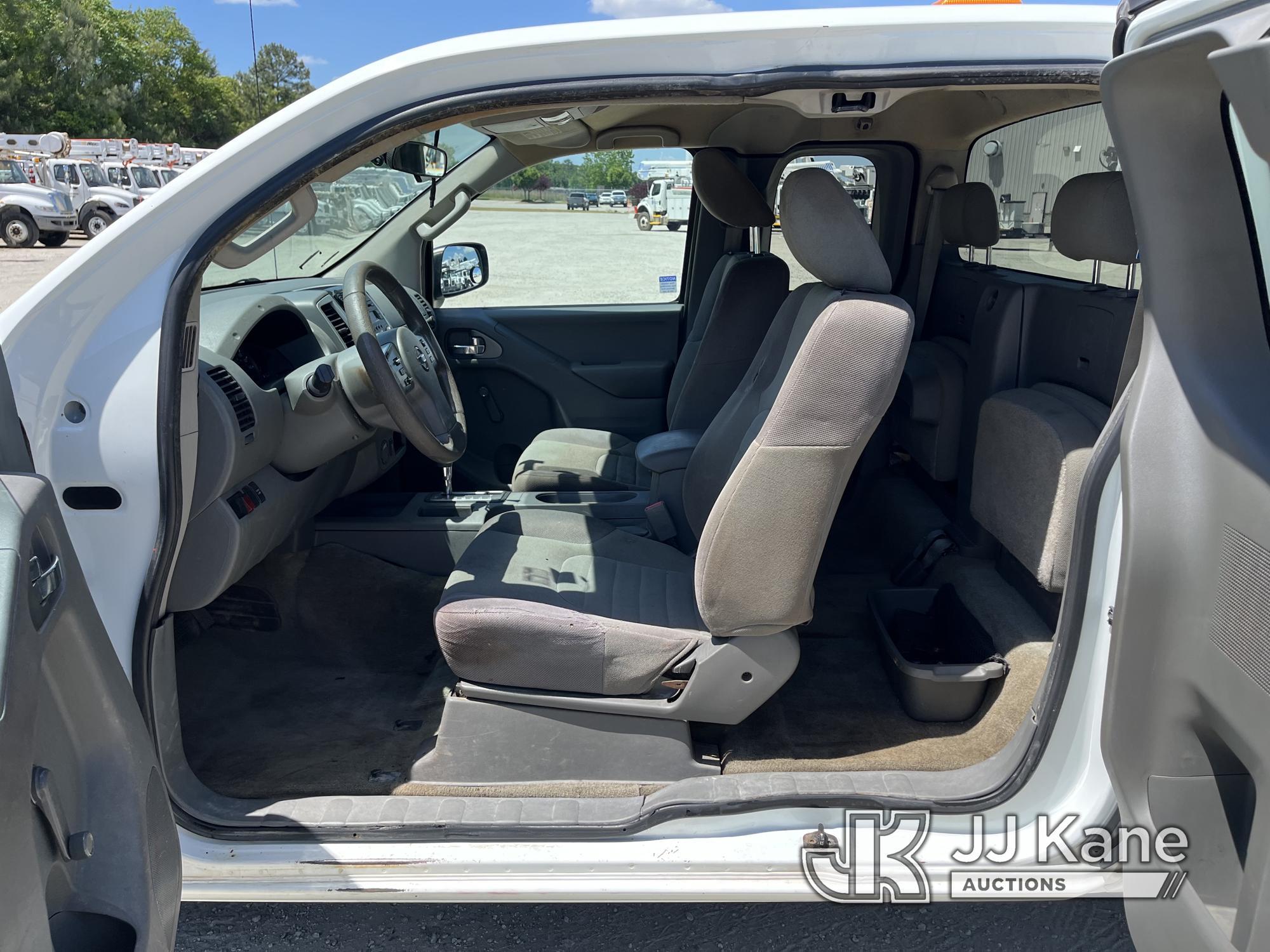 (Chester, VA) 2015 Nissan Frontier Extended-Cab Pickup Truck Runs & Moves