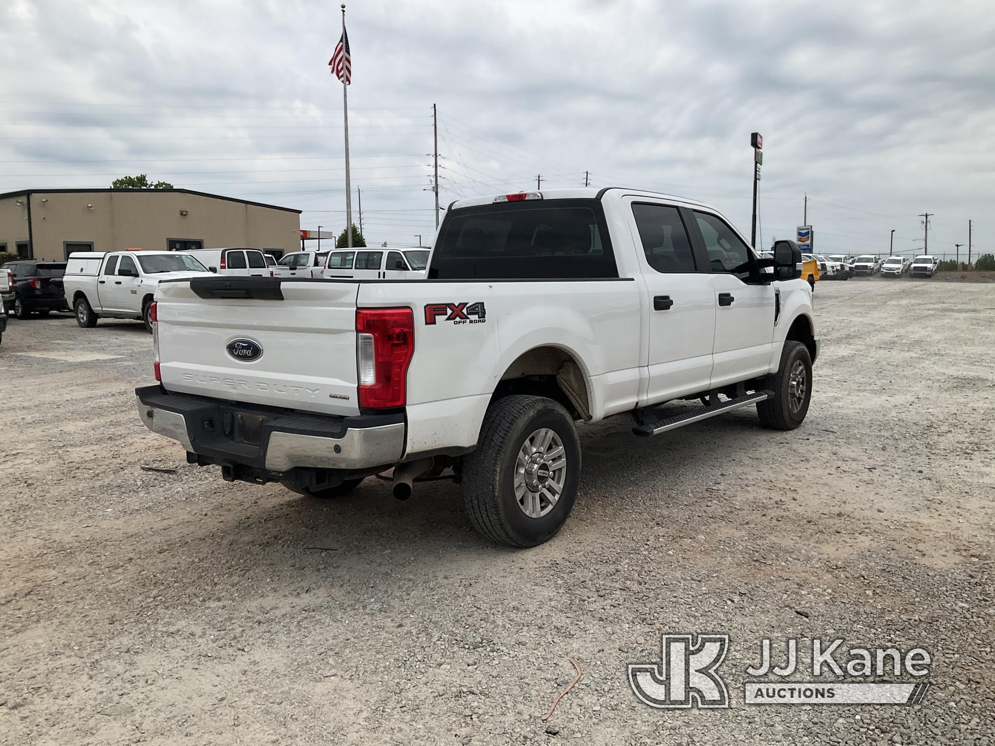 (Villa Rica, GA) 2017 Ford F250 4x4 Crew-Cab Pickup Truck Runs & Moves) (Check Engine Light On, Airb