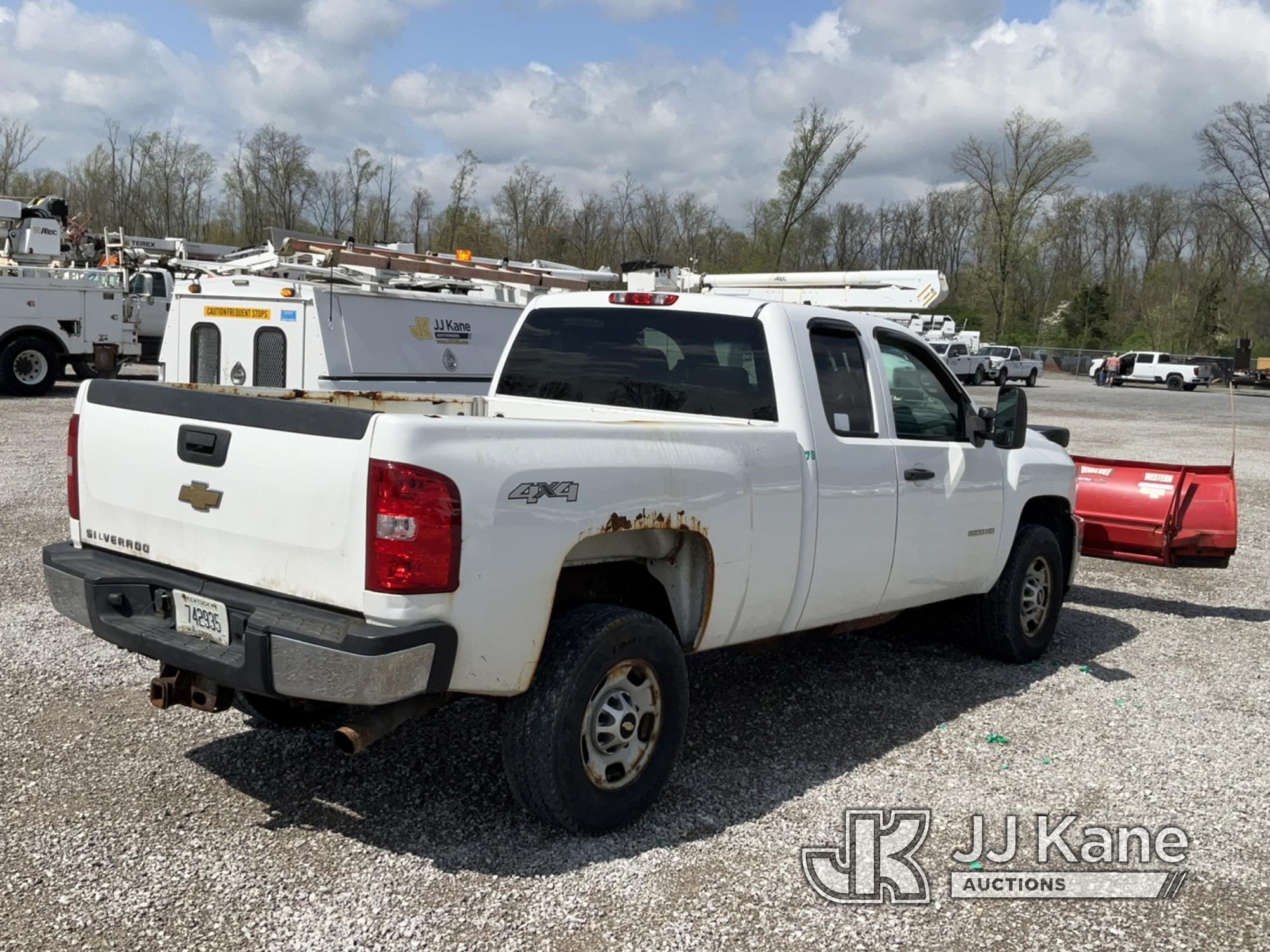 (Verona, KY) 2011 Chevrolet Silverado 2500HD 4x4 Pickup Truck Runs & Moves) (Check Engine Light On,