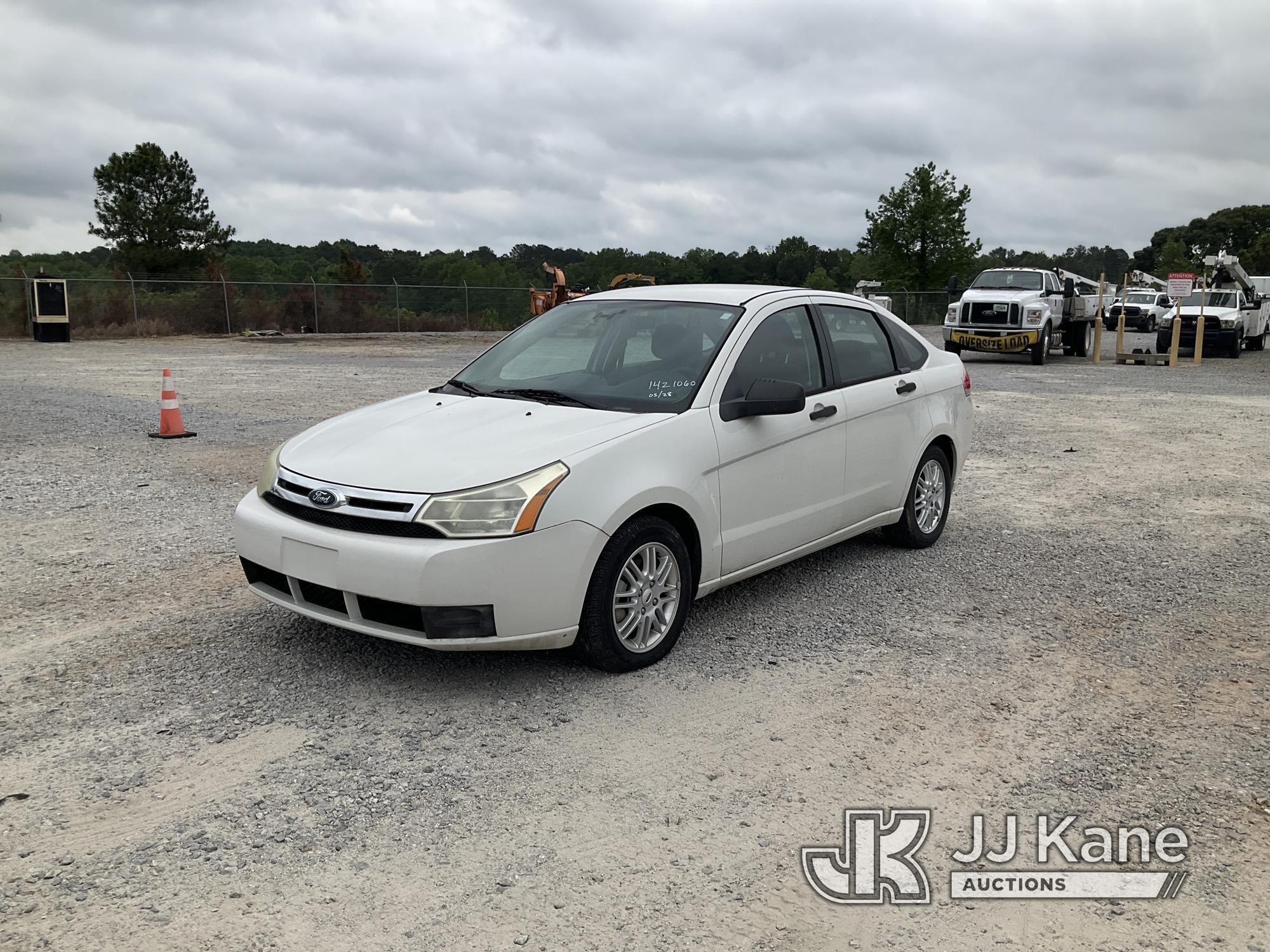 (Villa Rica, GA) 2009 Ford Focus 4-Door Sedan Runs & Moves) (Jump To Start, Body Damage