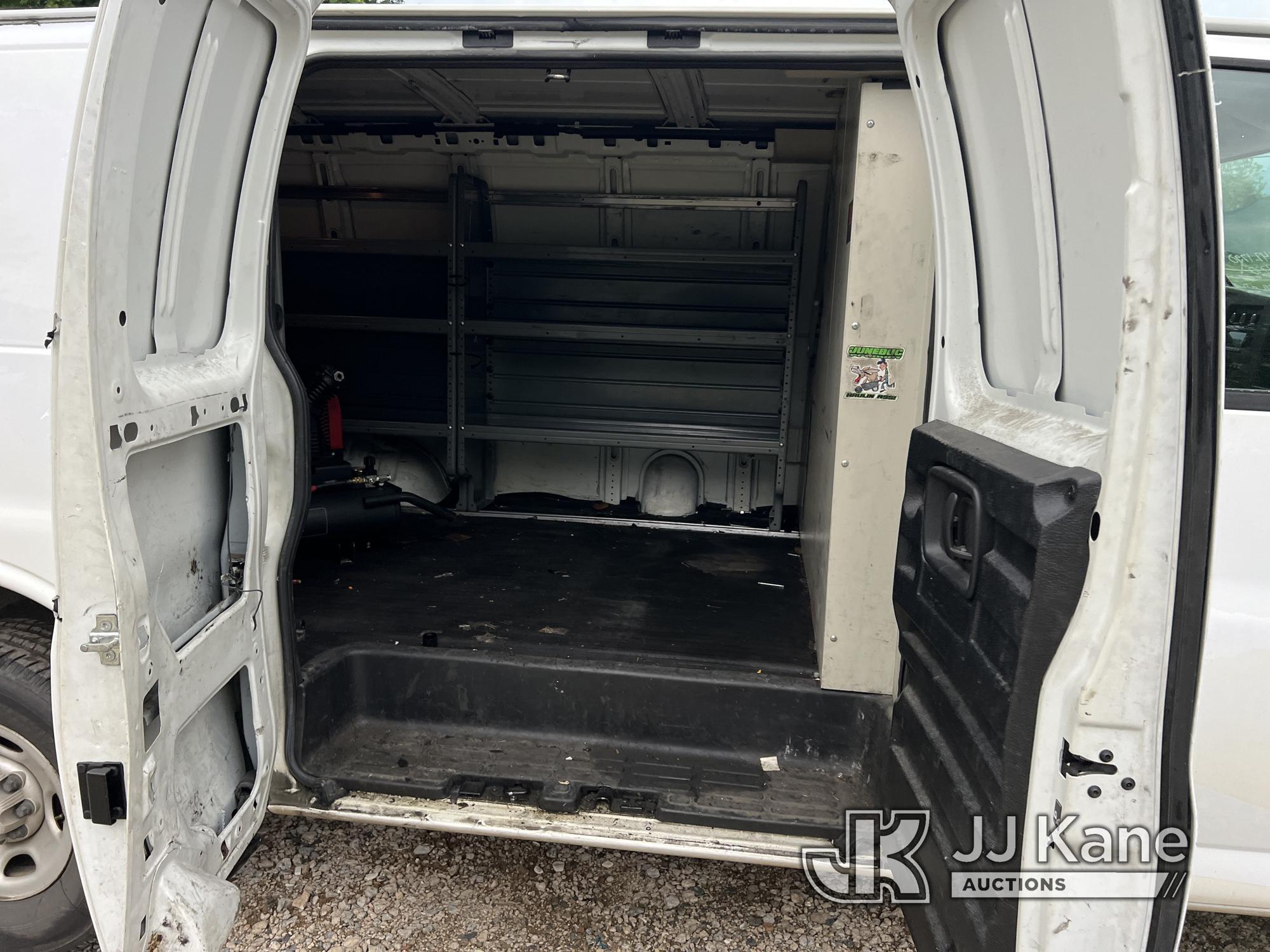 (Charlotte, NC) 2013 Chevrolet Express G2500 Cargo Van Runs & Moves) (Body/Paint Damage, Exhaust Lea