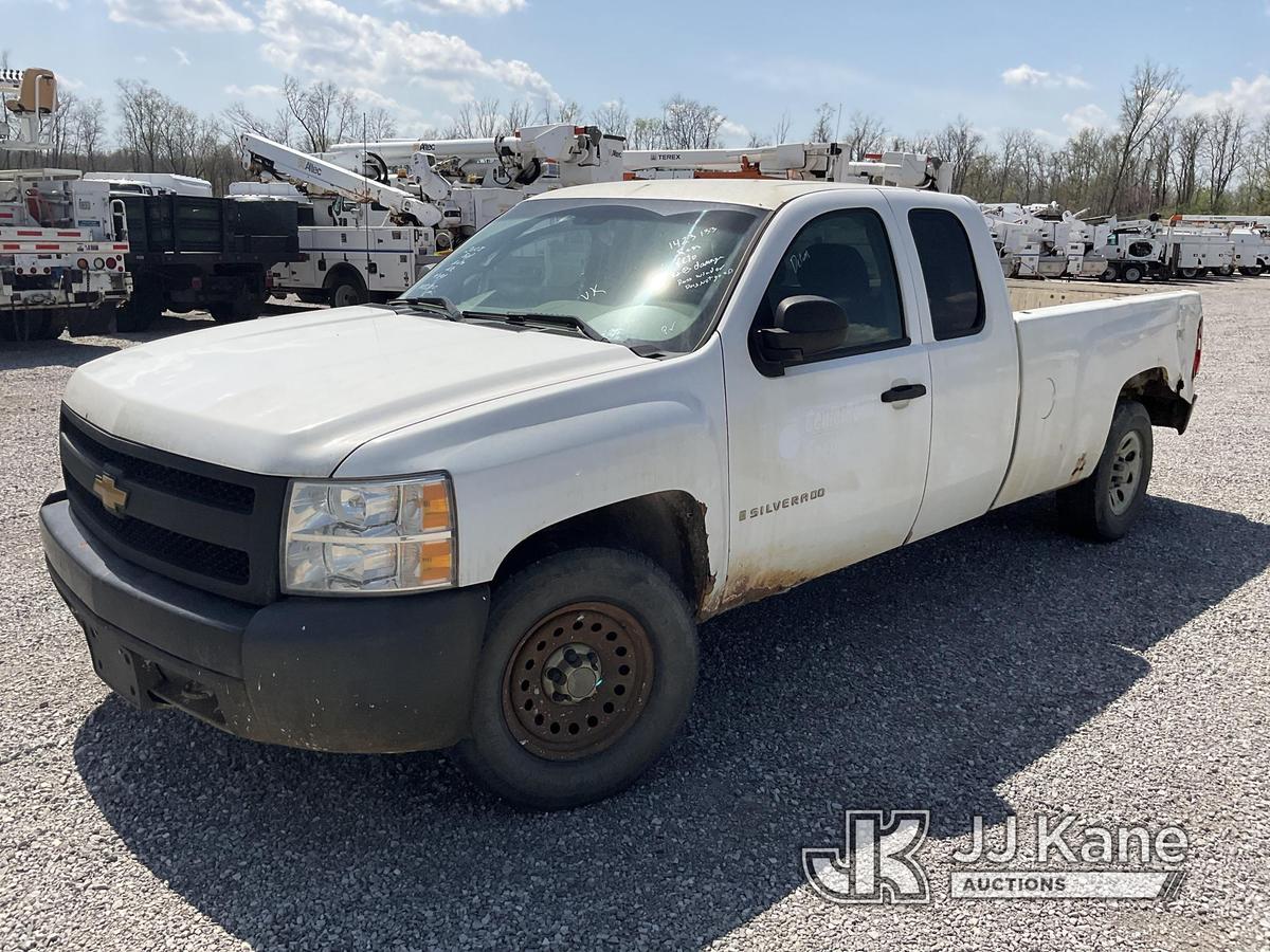 (Verona, KY) 2008 Chevrolet Silverado 1500HD 4x4 Extended-Cab Pickup Truck Runs & Moves) (Check Engi