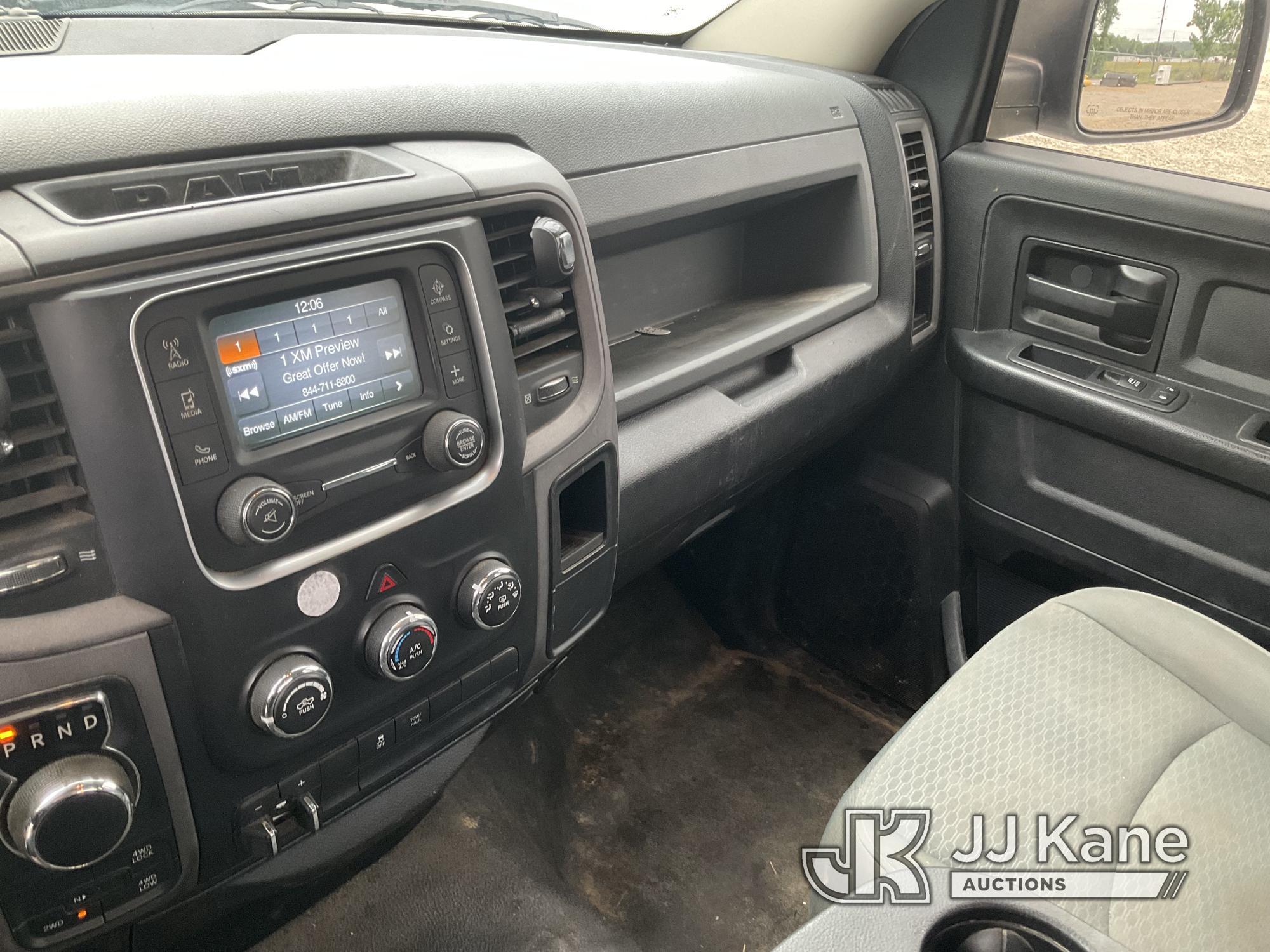 (Villa Rica, GA) 2017 RAM 1500 4x4 Extended-Cab Pickup Truck Runs & Moves)( Engine Ticking, Body Dam
