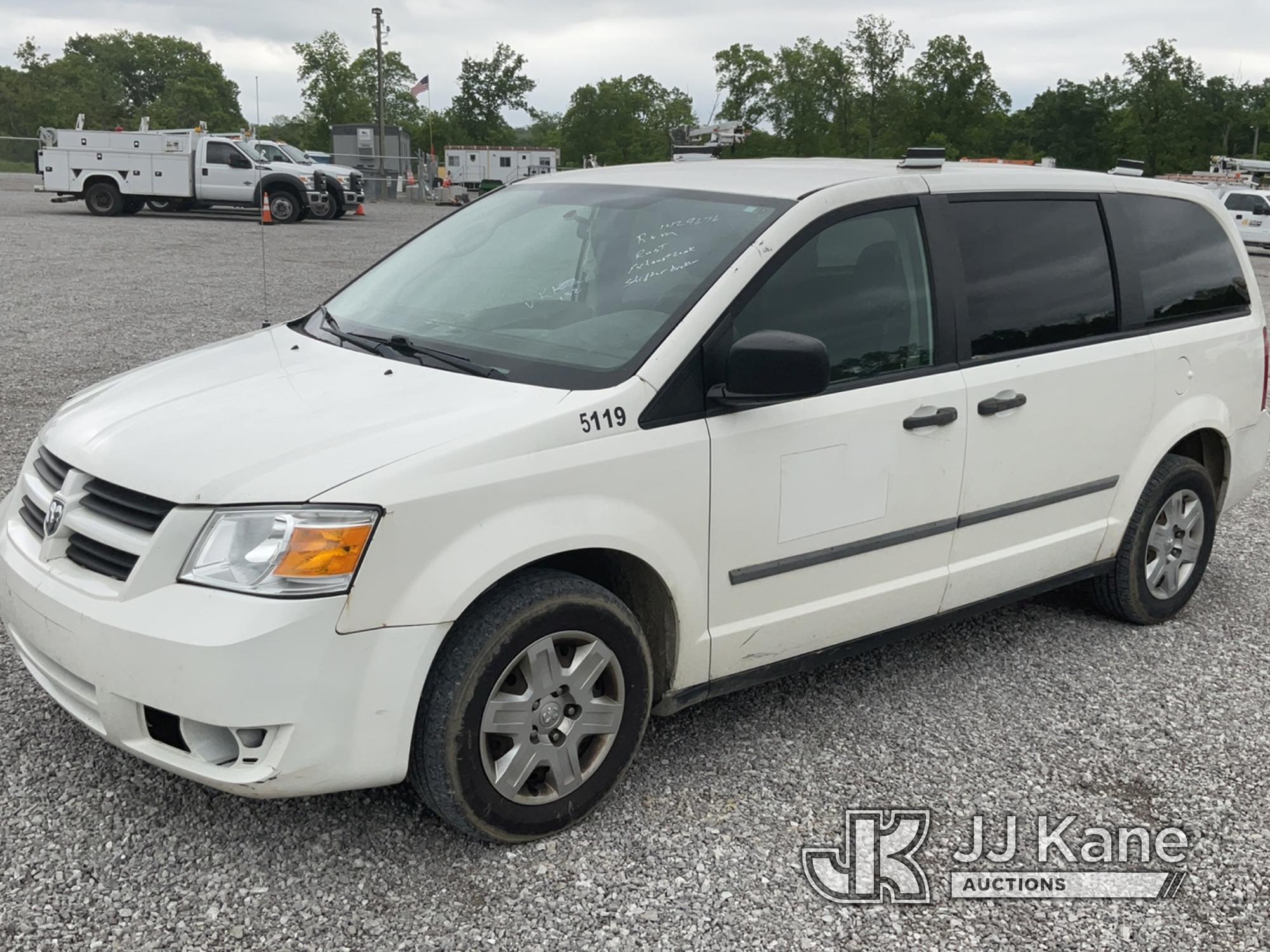 (Verona, KY) 2010 Dodge Grand Caravan Van Runs & Moves) (Rust Damage, Exhaust Leak, Shifter Knob Mis