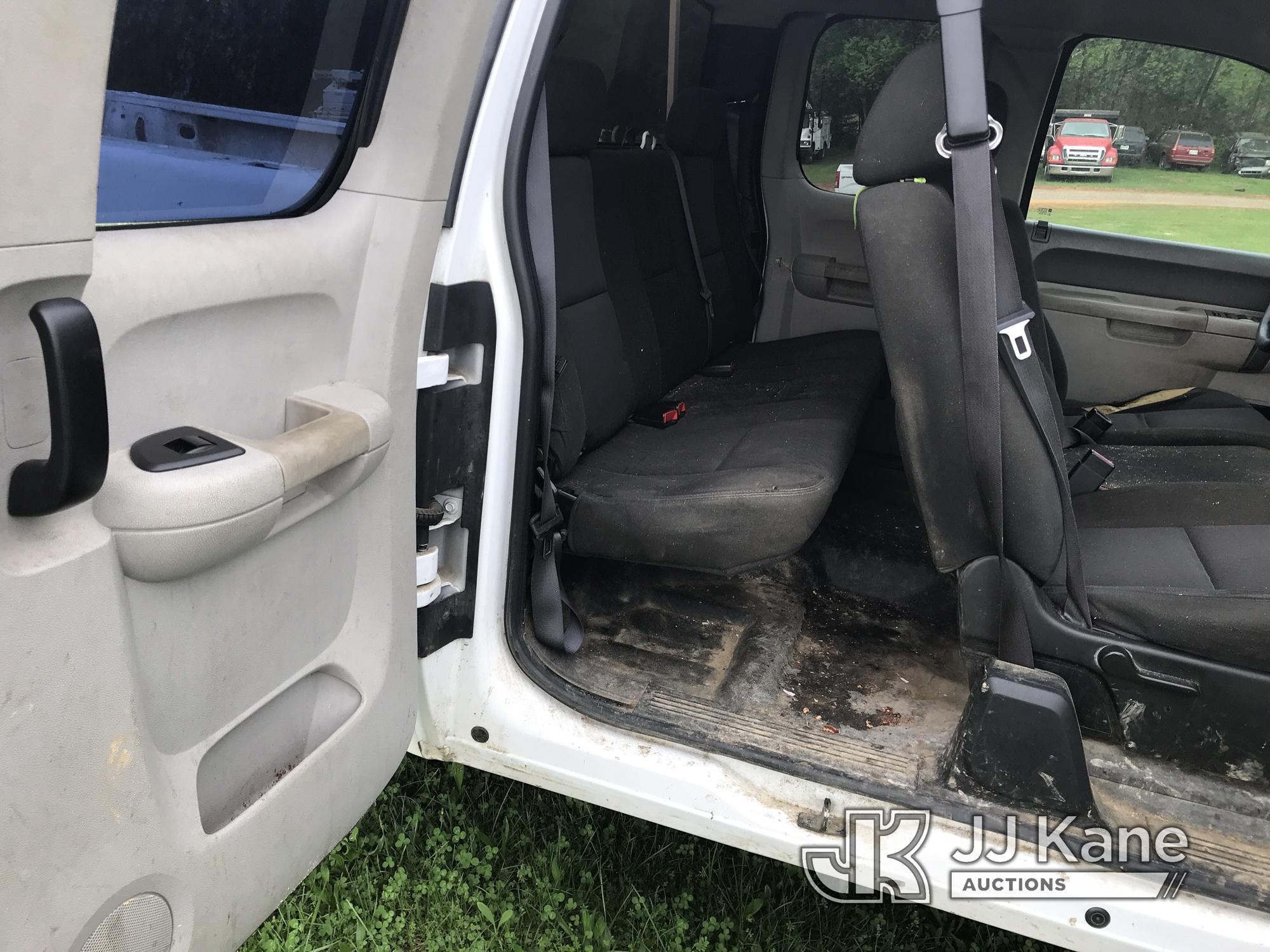 (Kodak, TN) 2011 Chevrolet Silverado 1500 4x4 Extended-Cab Pickup Truck Runs & Moves) (Engine Knocks