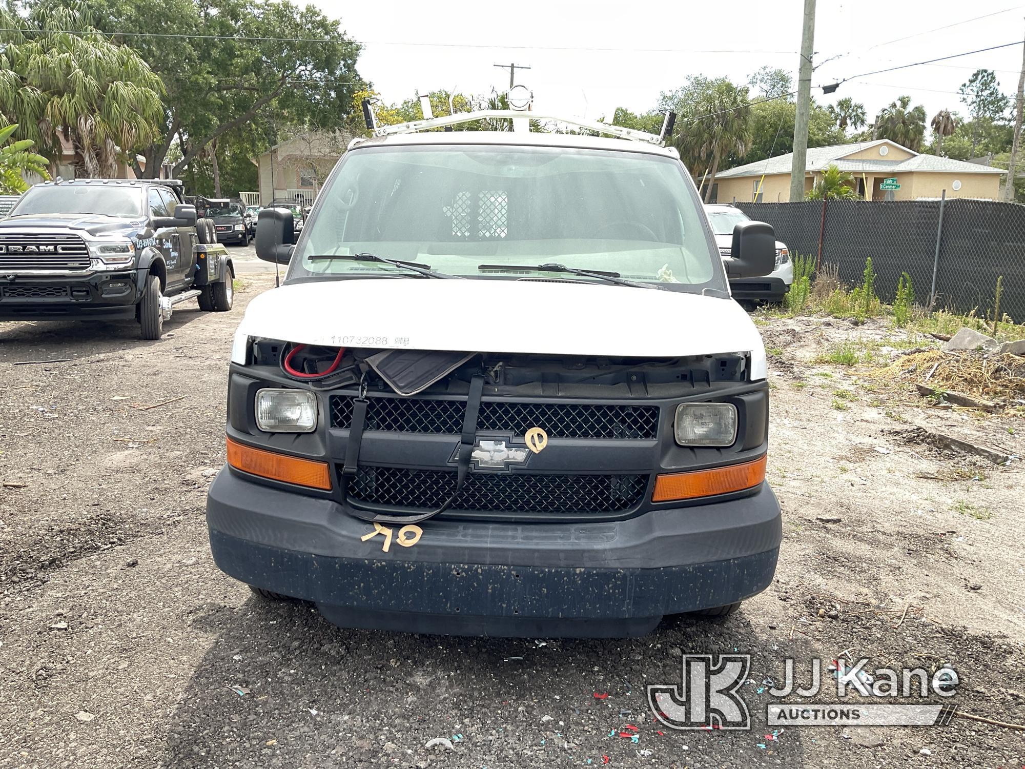 (Tampa, FL) 2007 Chevrolet Express G1500 Cargo Van Runs & Moves) (Jump To Start