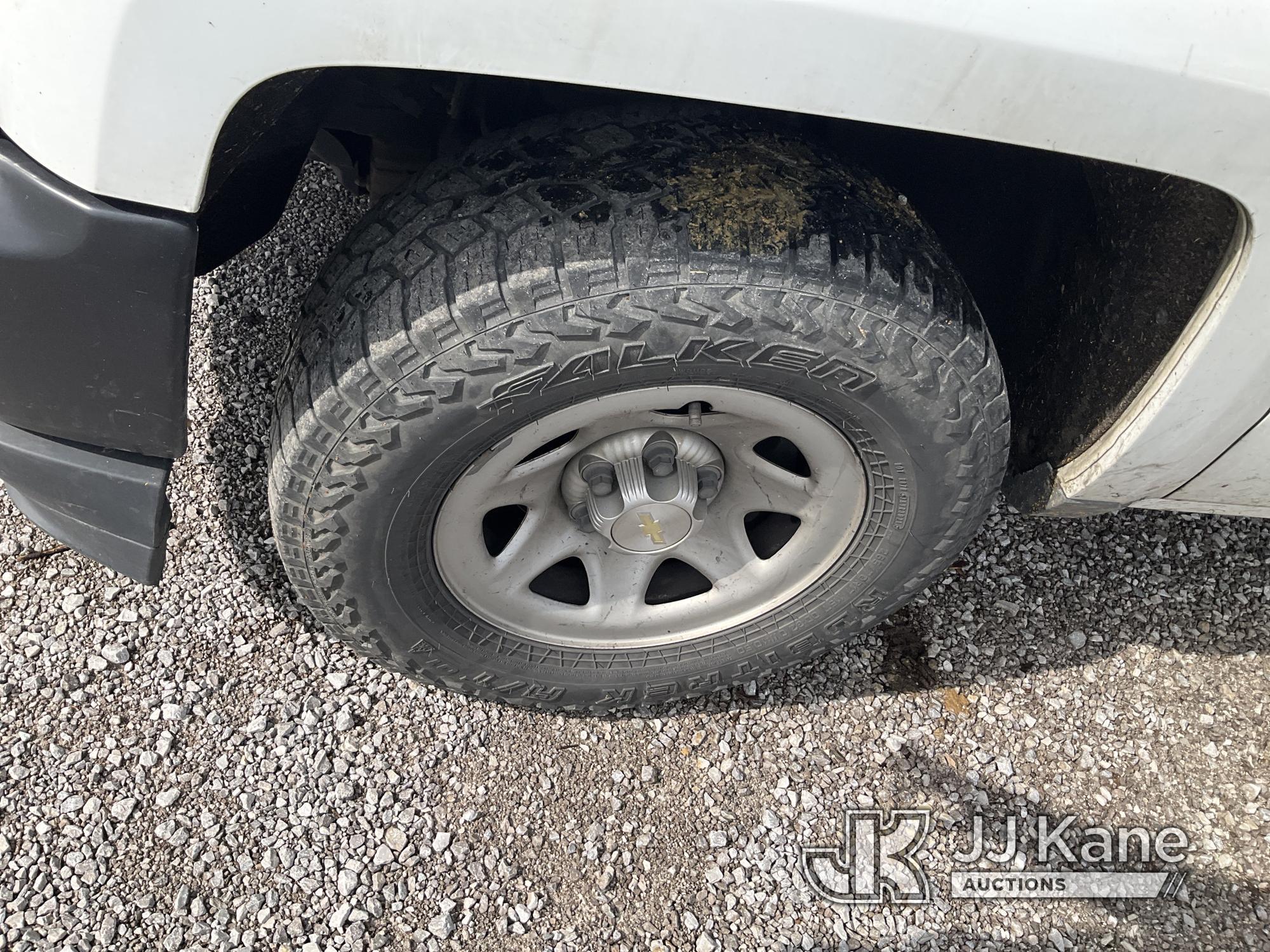 (Verona, KY) 2016 Chevrolet Silverado 1500 4x4 Pickup Truck Runs & Moves) (Runs Rough, Smokes, Body