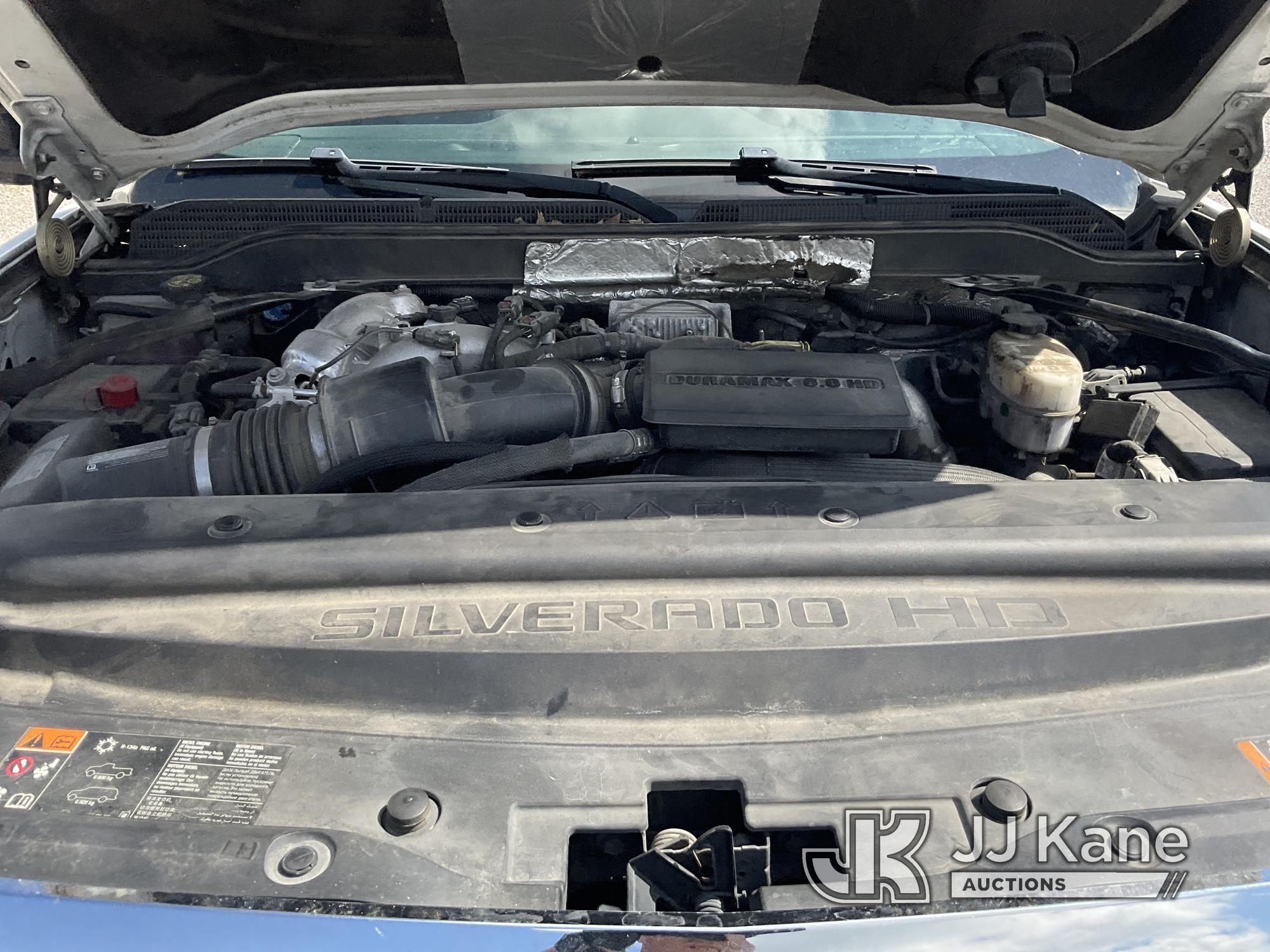 (Verona, KY) 2018 Chevrolet Silverado 2500HD 4x4 Crew-Cab Pickup Truck Runs & Moves) (Engine Tick, B