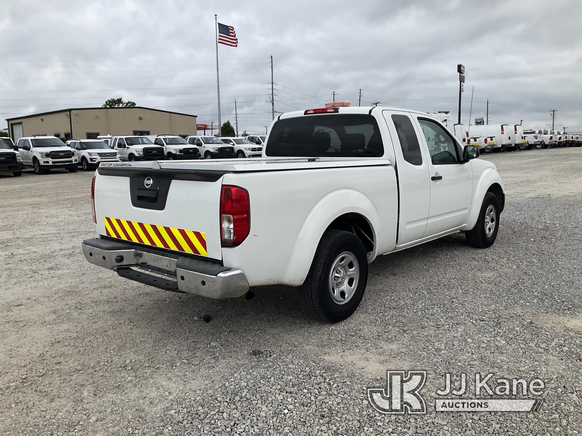 (Villa Rica, GA) 2015 Nissan Frontier Extended-Cab Pickup Truck Runs & Moves) (Jump To Start, Idles