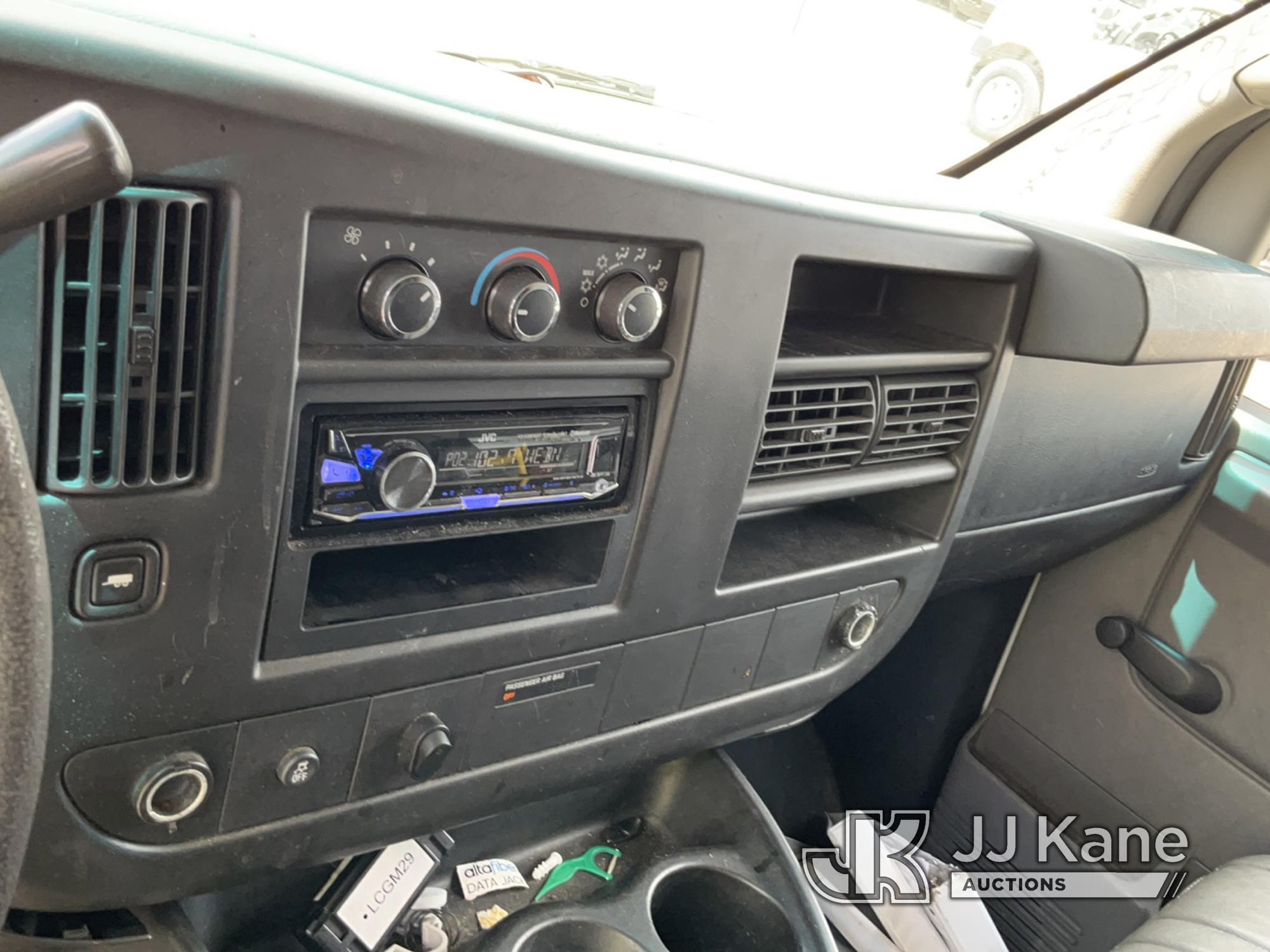 (Verona, KY) 2012 Chevrolet Express G1500 Cargo Van Runs & Moves) (Check Engine Light On