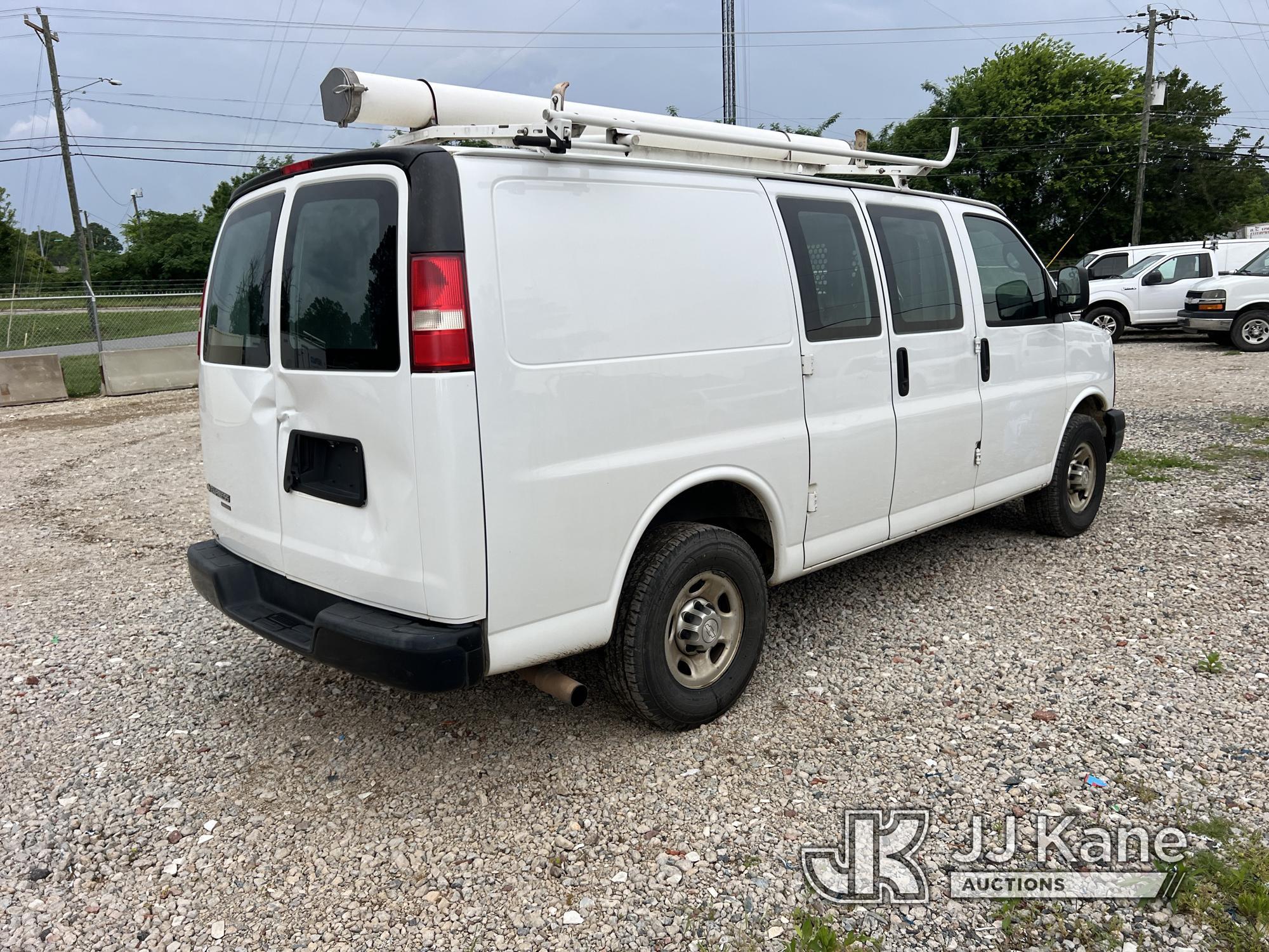 (Charlotte, NC) 2015 Chevrolet Express G2500 Cargo Van Runs & Moves) (Body Damage, Rear Doors Will N