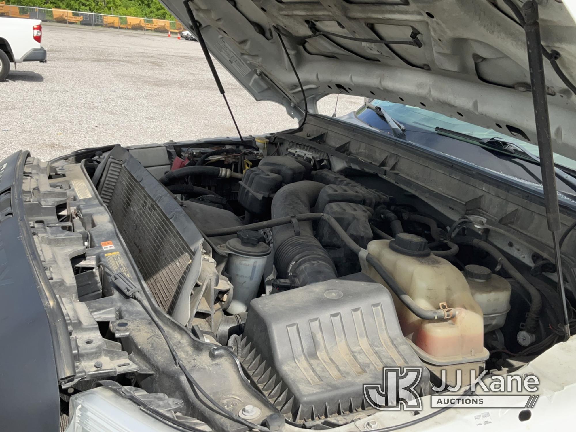 (Verona, KY) 2015 Ford F250 4x4 Crew-Cab Pickup Truck Runs & Moves) (Check Engine Light On, Body Dam