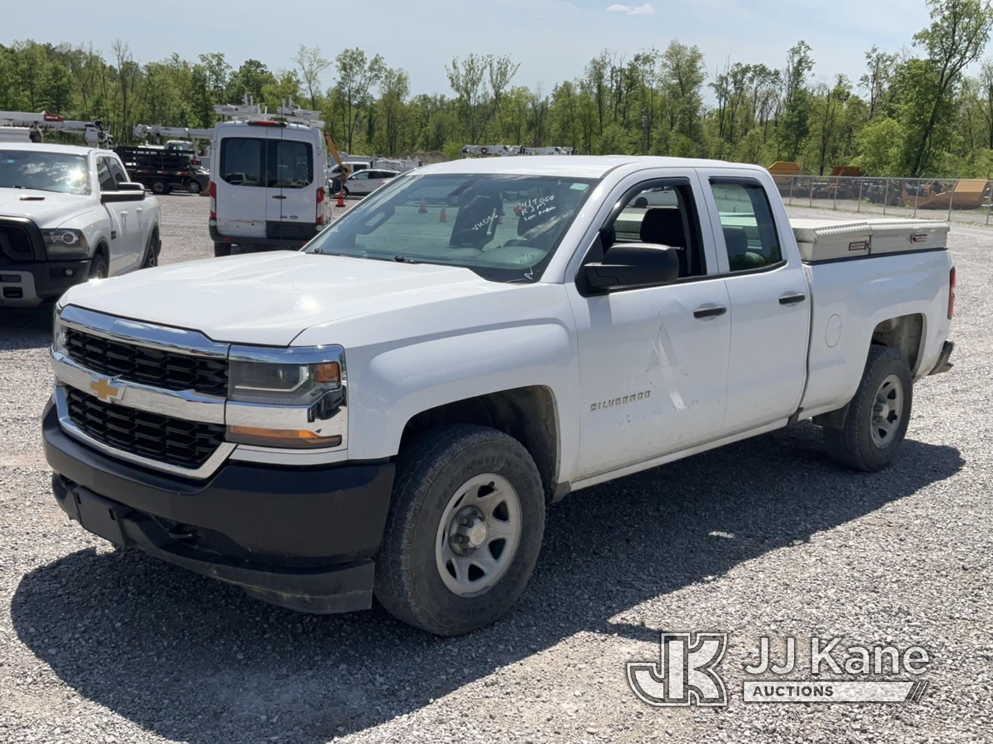 (Verona, KY) 2016 Chevrolet Silverado 1500 4x4 Extended-Cab Pickup Truck Runs & Moves) (Low Brakes