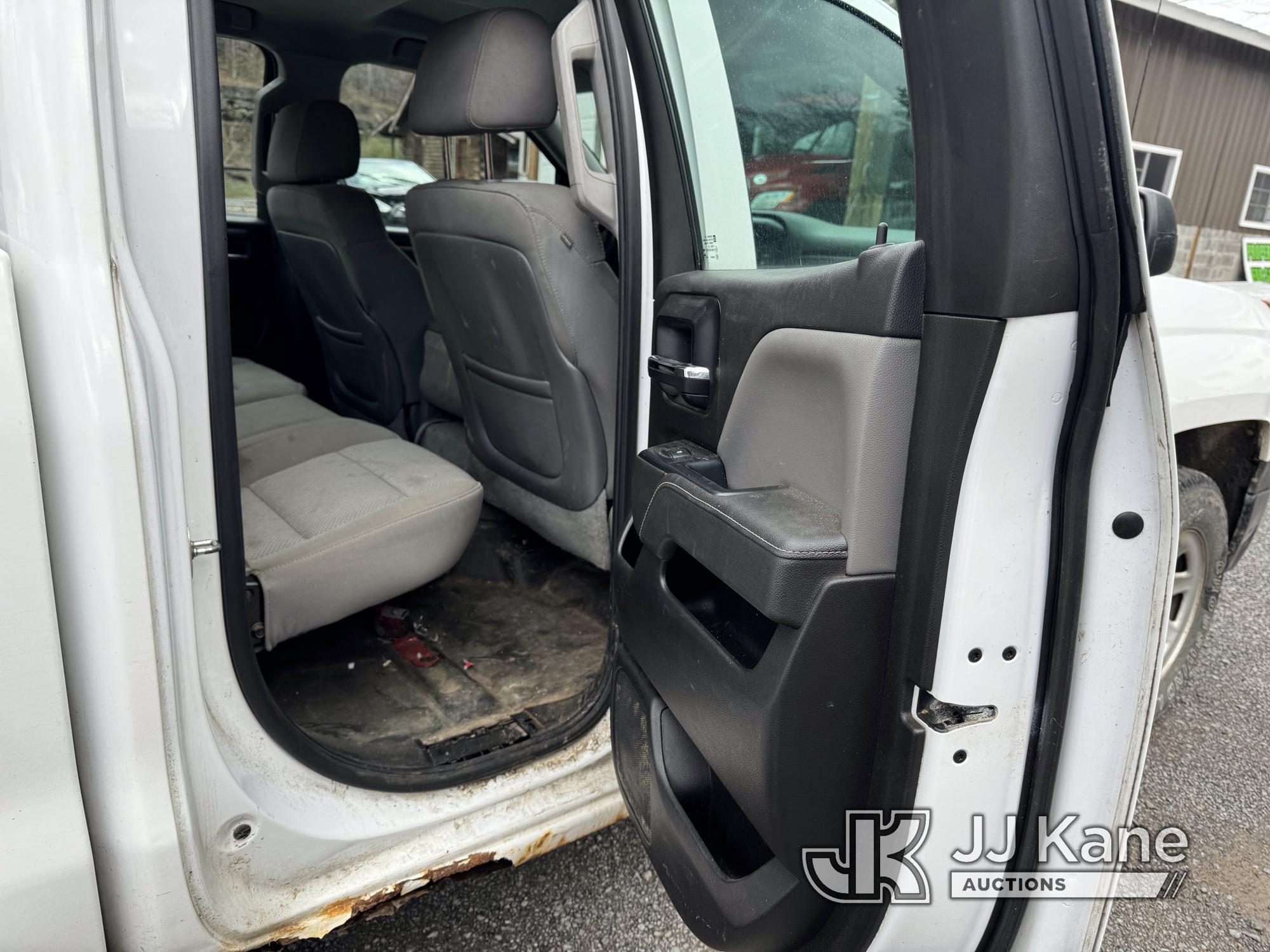 (Hanover, WV) 2015 Chevrolet Silverado 1500 4x4 Extended-Cab Pickup Truck Runs & Does Not Move) (Min