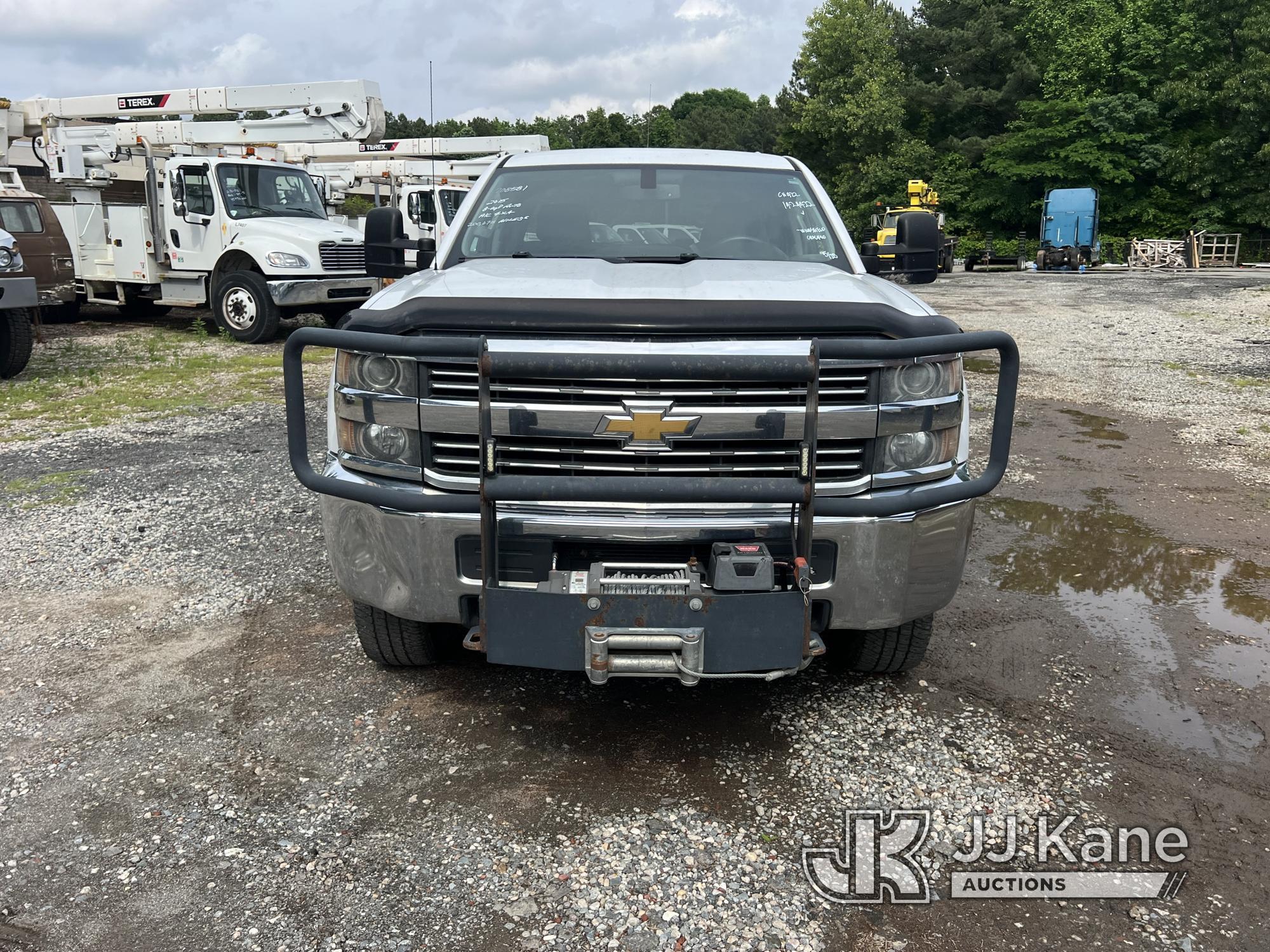 (Charlotte, NC) 2015 Chevrolet Silverado 2500HD 4x4 Extended-Cab Pickup Truck Runs & Moves) (Windshi