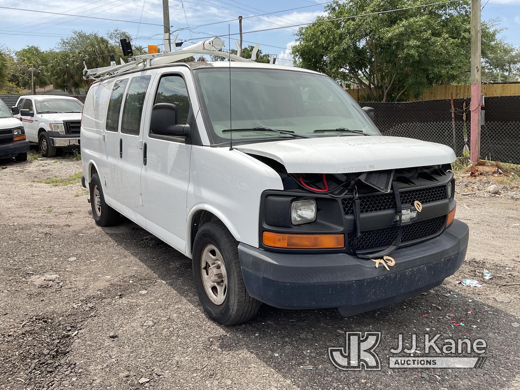 (Tampa, FL) 2007 Chevrolet Express G1500 Cargo Van Runs & Moves) (Jump To Start