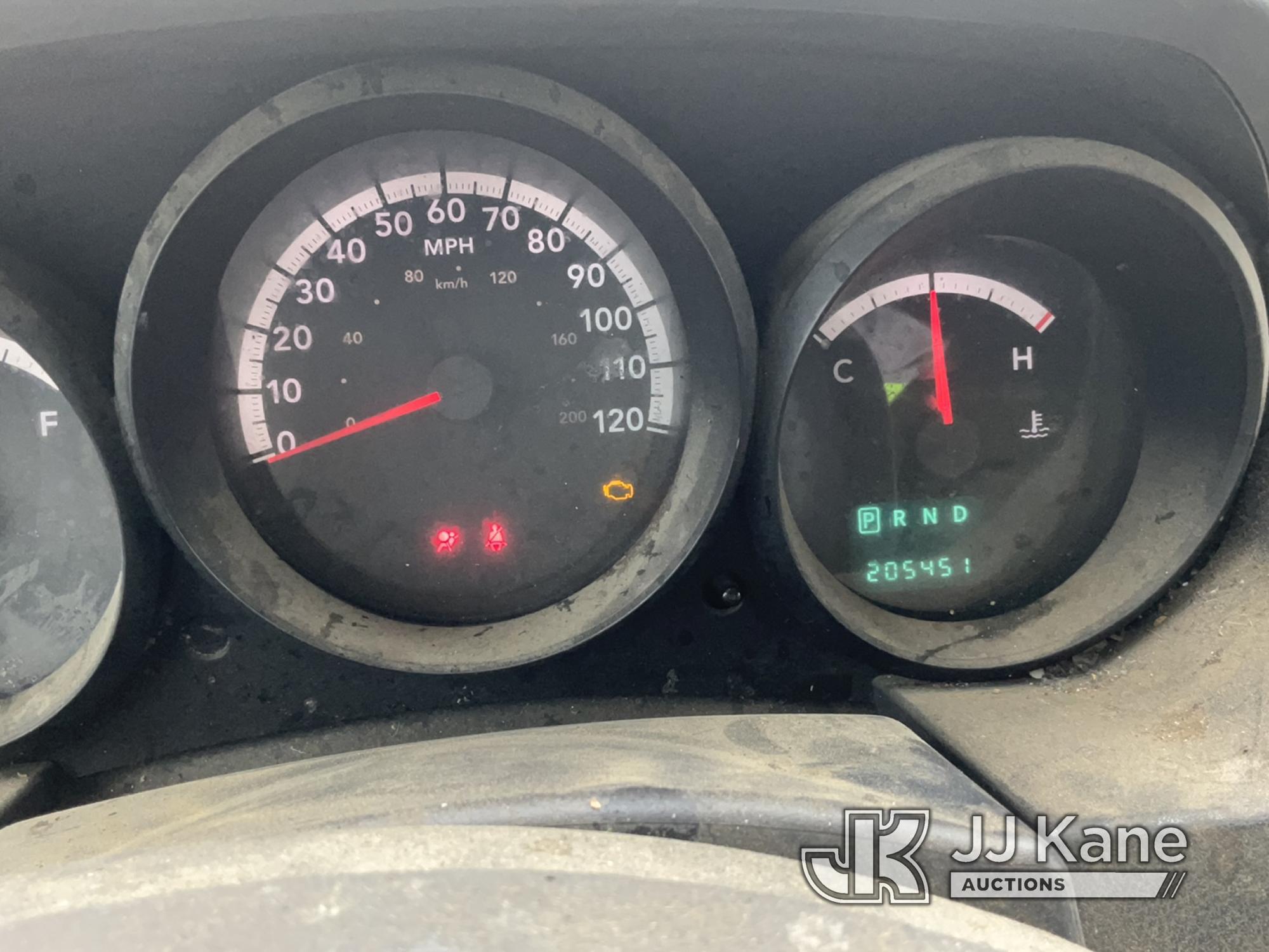 (Verona, KY) 2010 Dodge Grand Caravan Van Runs & Moves) (Rust Damage, Exhaust Leak, Shifter Knob Mis