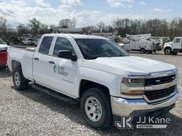 (Verona, KY) 2017 Chevrolet Silverado 1500 4x4 Extended-Cab Pickup Truck Runs & Moves) (Body Damage,