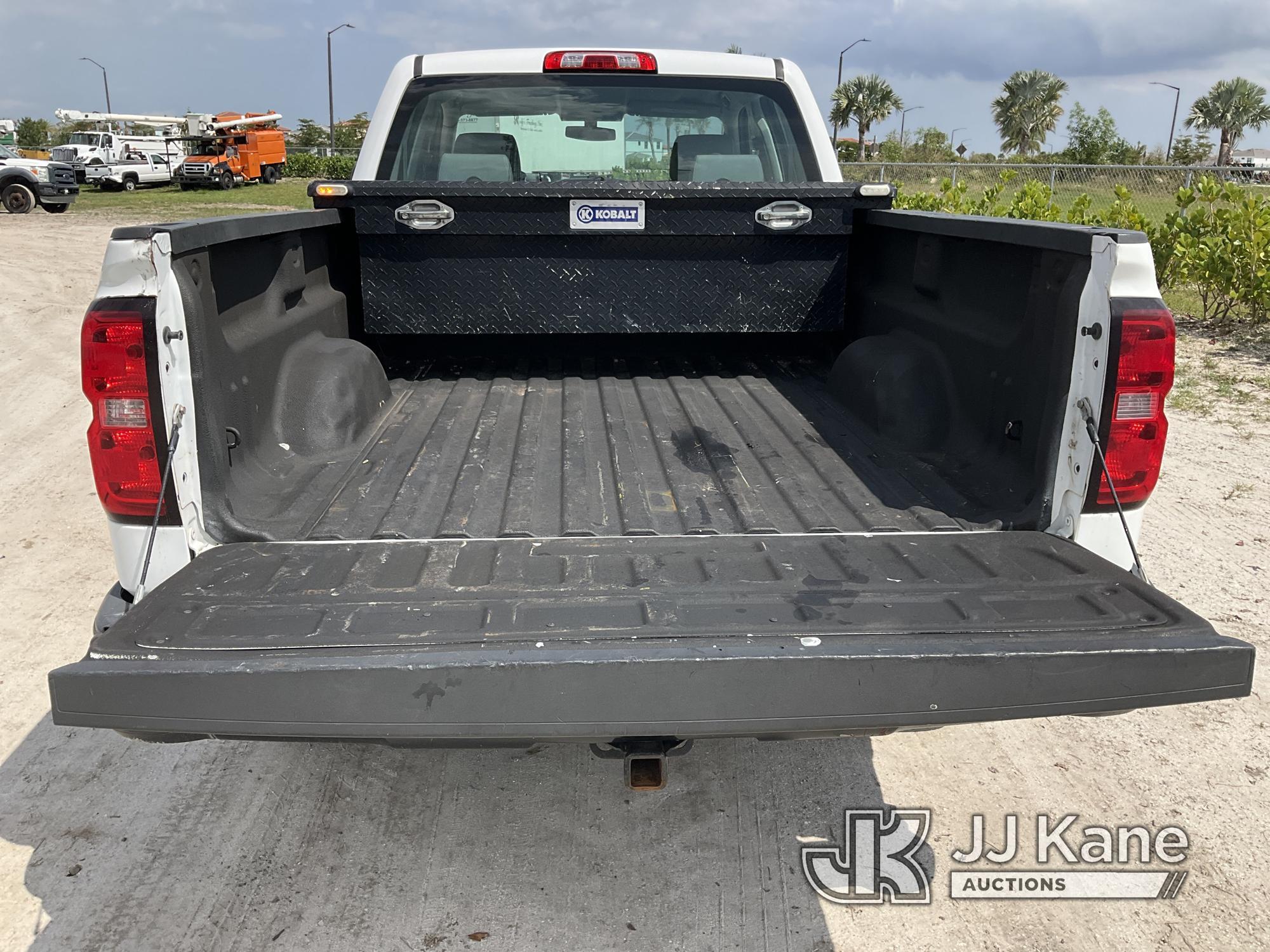 (Westlake, FL) 2014 Chevrolet Silverado 1500 4x4 Extended-Cab Pickup Truck Runs & Moves) (Body Damag