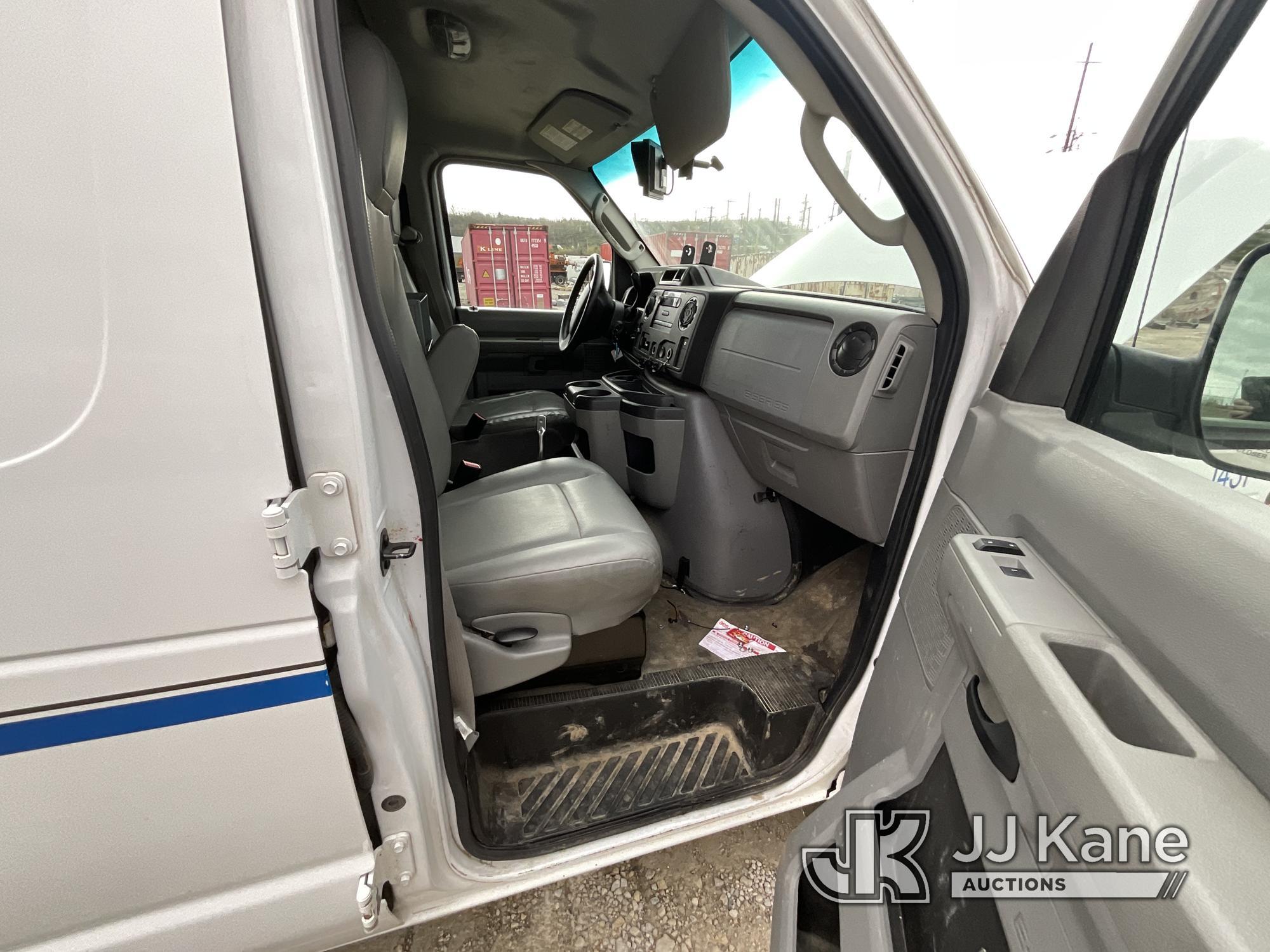(Verona, KY) 2014 Ford E250 Cargo Van Runs & Moves) (Engine Noise, Body Damage