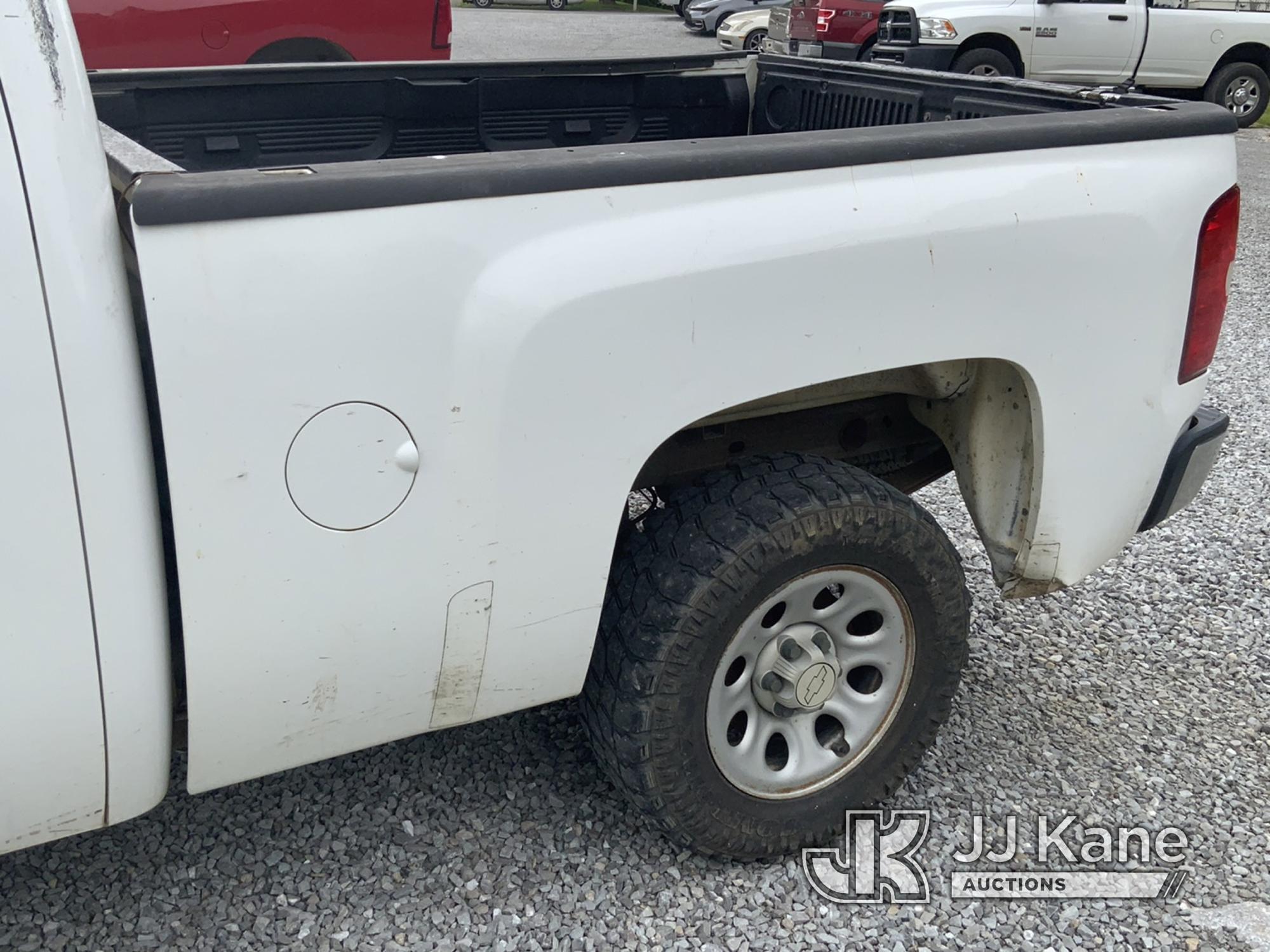 (New Tazewell, TN) 2007 Chevrolet Silverado 1500 Extended-Cab Pickup Truck Runs & Moves) (Body Damag