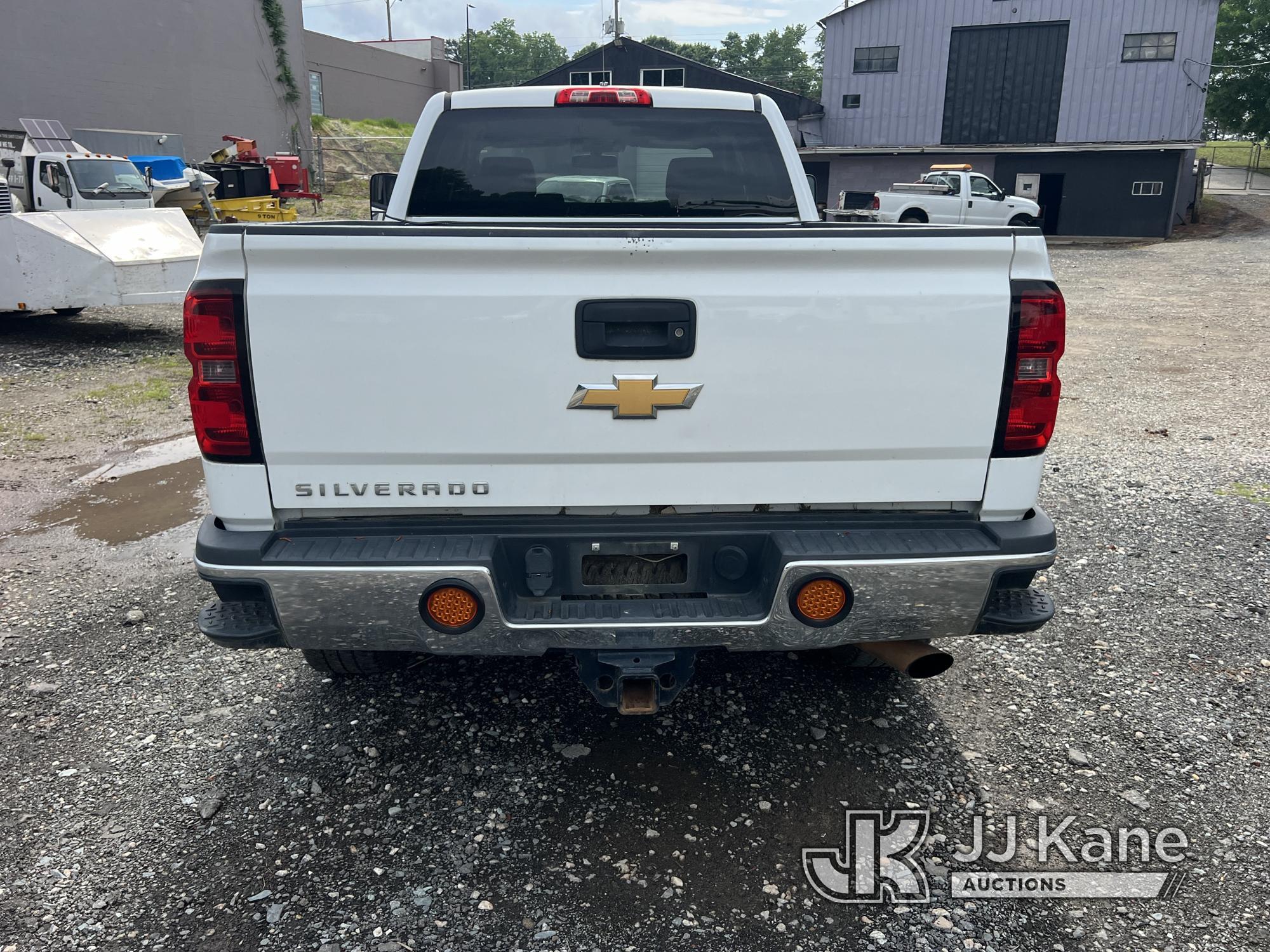 (Charlotte, NC) 2015 Chevrolet Silverado 2500HD 4x4 Extended-Cab Pickup Truck Runs & Moves) (Windshi