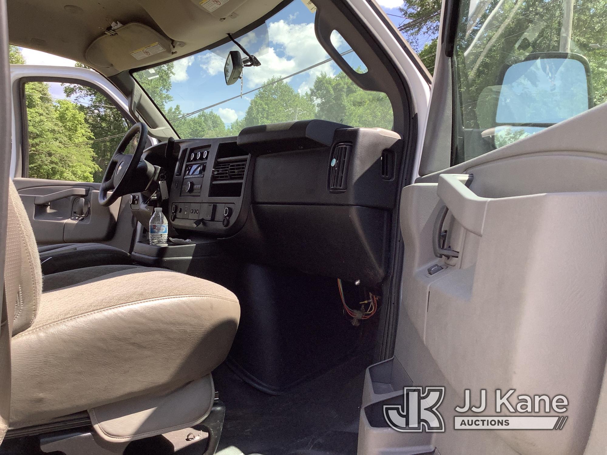 (Graysville, AL) 2018 Chevrolet Express G2500 Cargo Van Runs & Moves) (Check Engine Light On, Minor