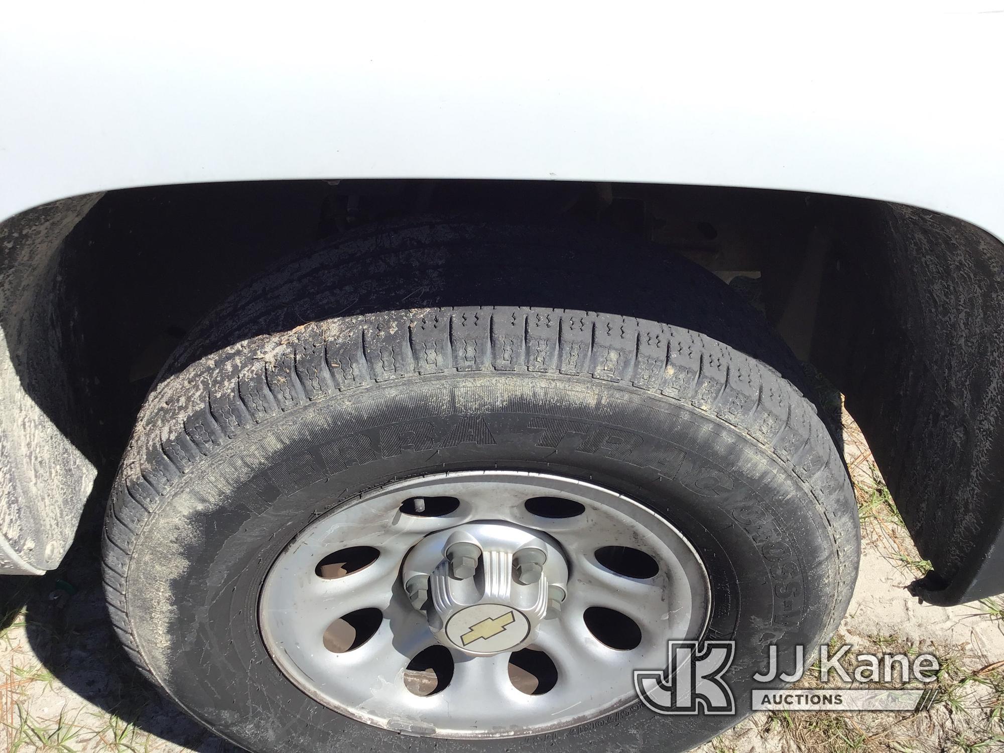(Ocala, FL) 2011 Chevrolet Silverado 1500 Pickup Truck Runs & Moves) (Body Damage