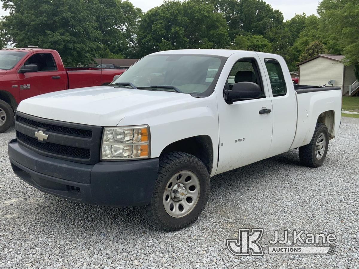 (New Tazewell, TN) 2007 Chevrolet Silverado 1500 Extended-Cab Pickup Truck Runs & Moves) (Body Damag