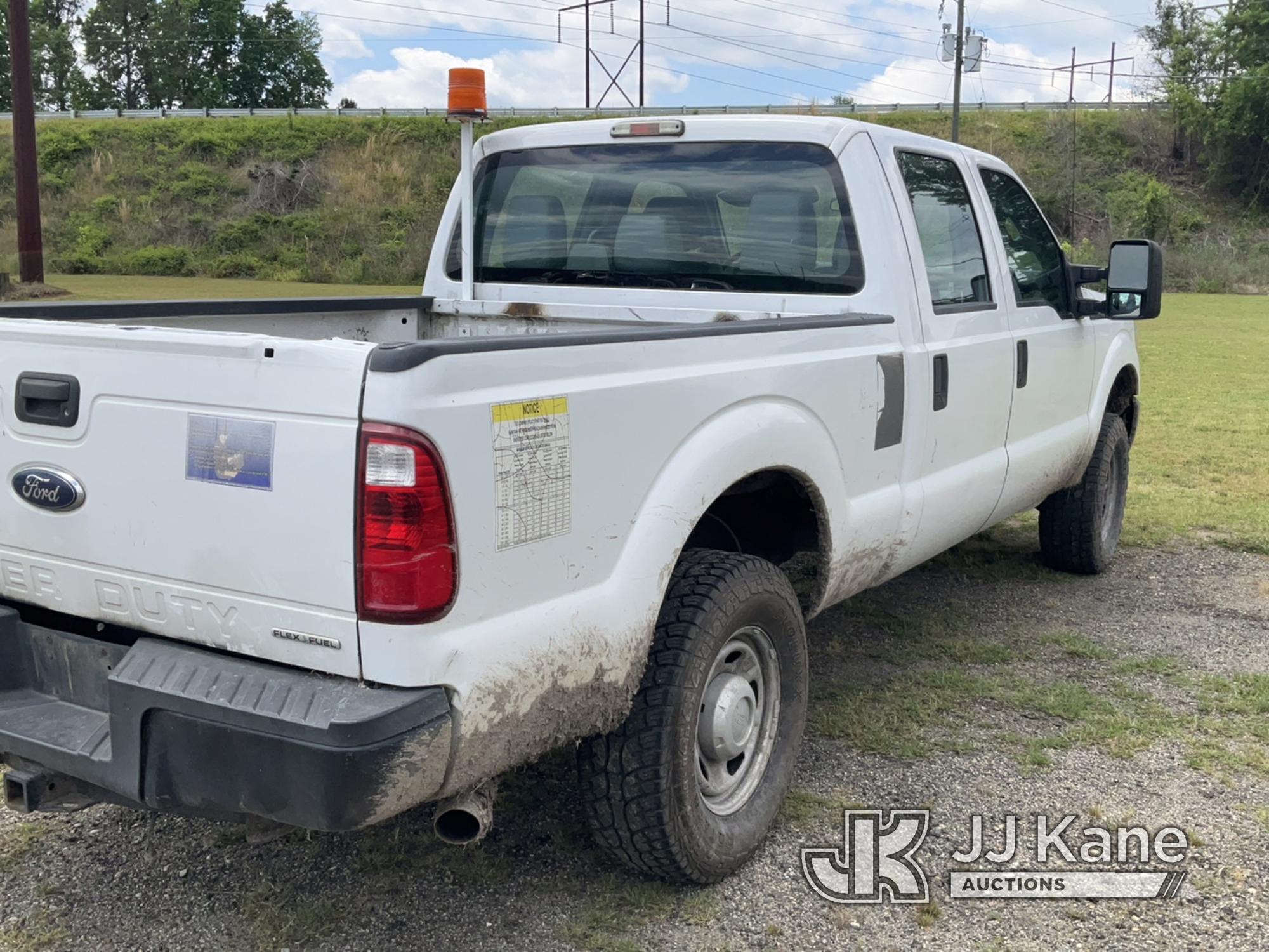 (Florence, SC) 2016 Ford F250 4x4 Crew-Cab Pickup Truck Runs & Moves) (Power Steering is Non Operati